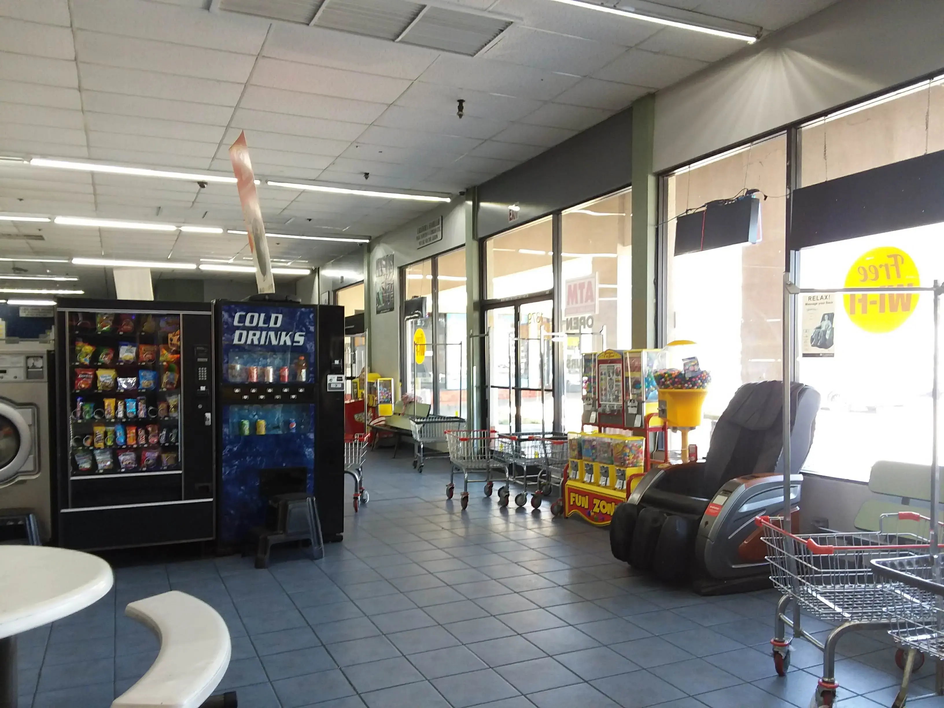 Super Wash Coin Laundromat thumbnail 12