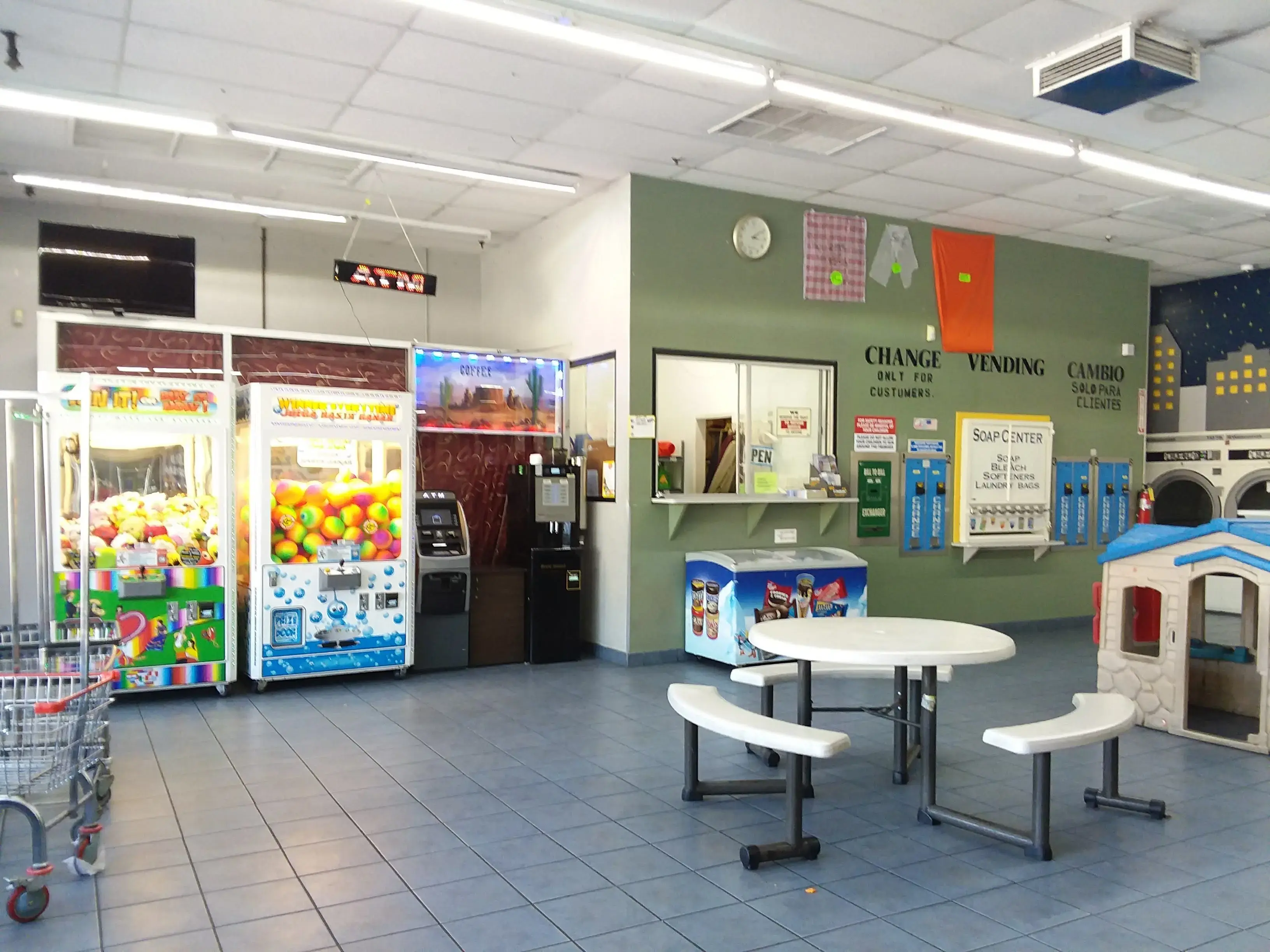 Super Wash Coin Laundromat thumbnail 8