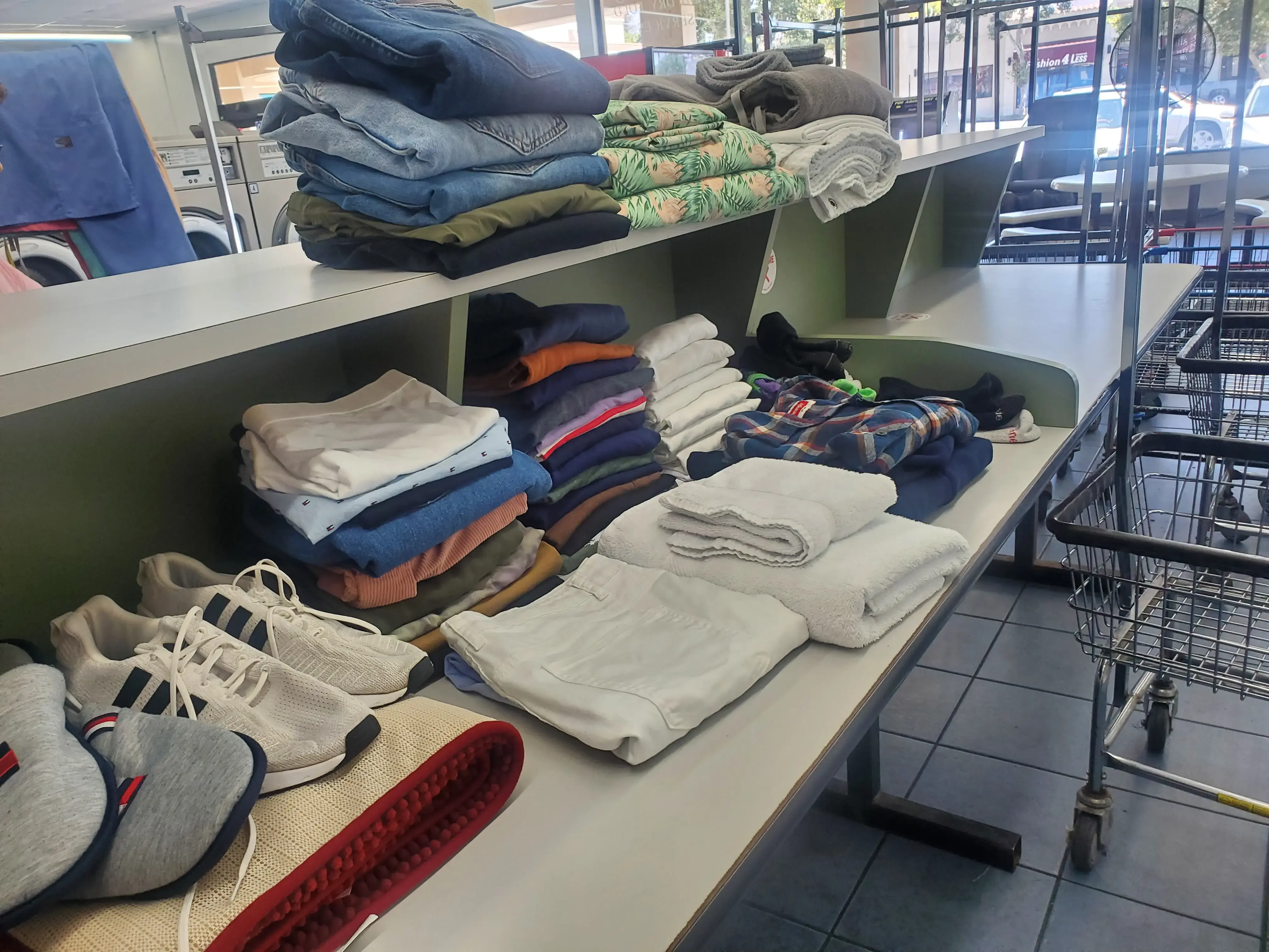Super Wash Coin Laundromat thumbnail 4