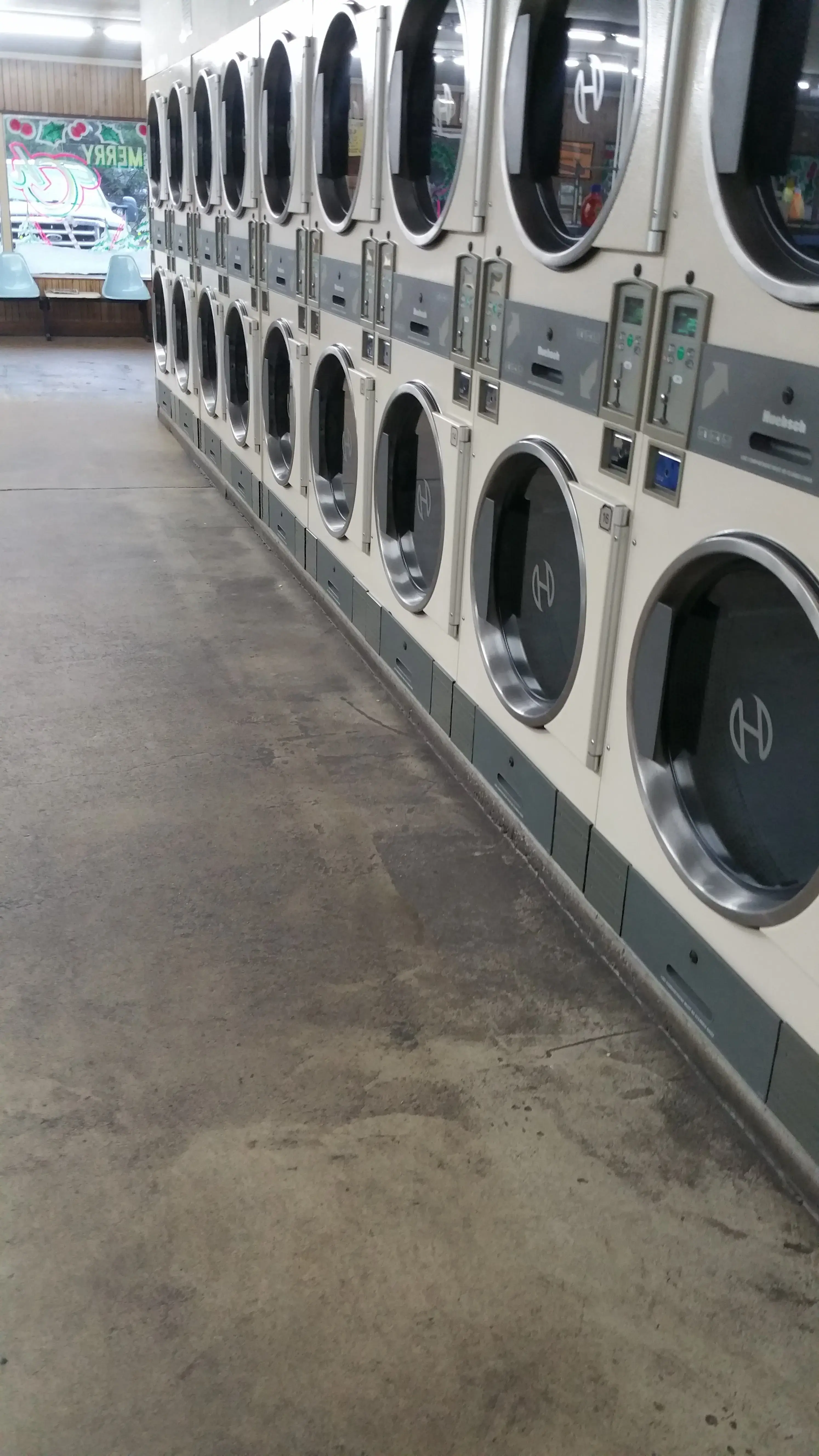 Super Wash Coin Laundry - Image 3