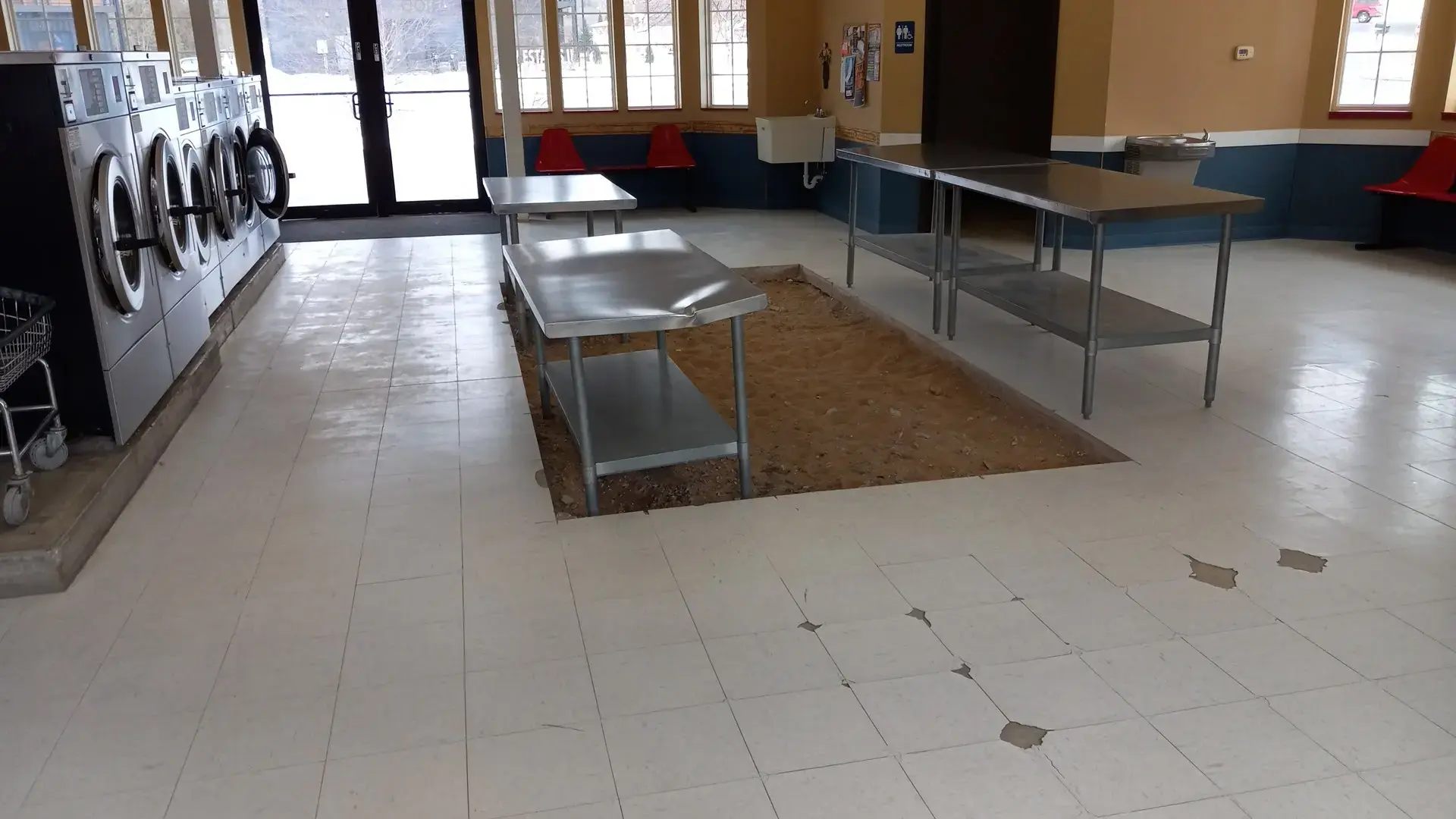 Super Wash Laundromat - Image 4