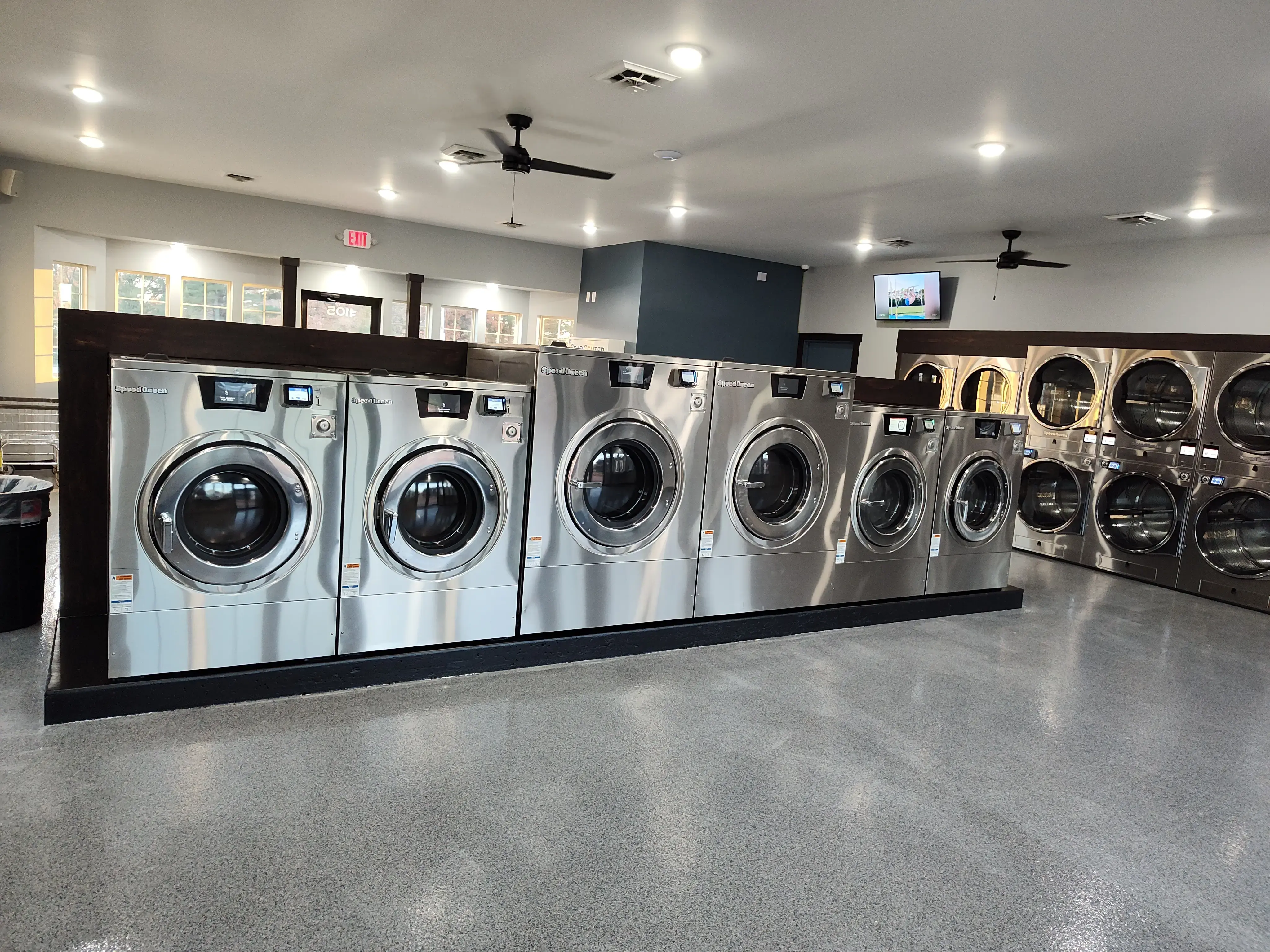 Super Wash Laundromat - Image 8