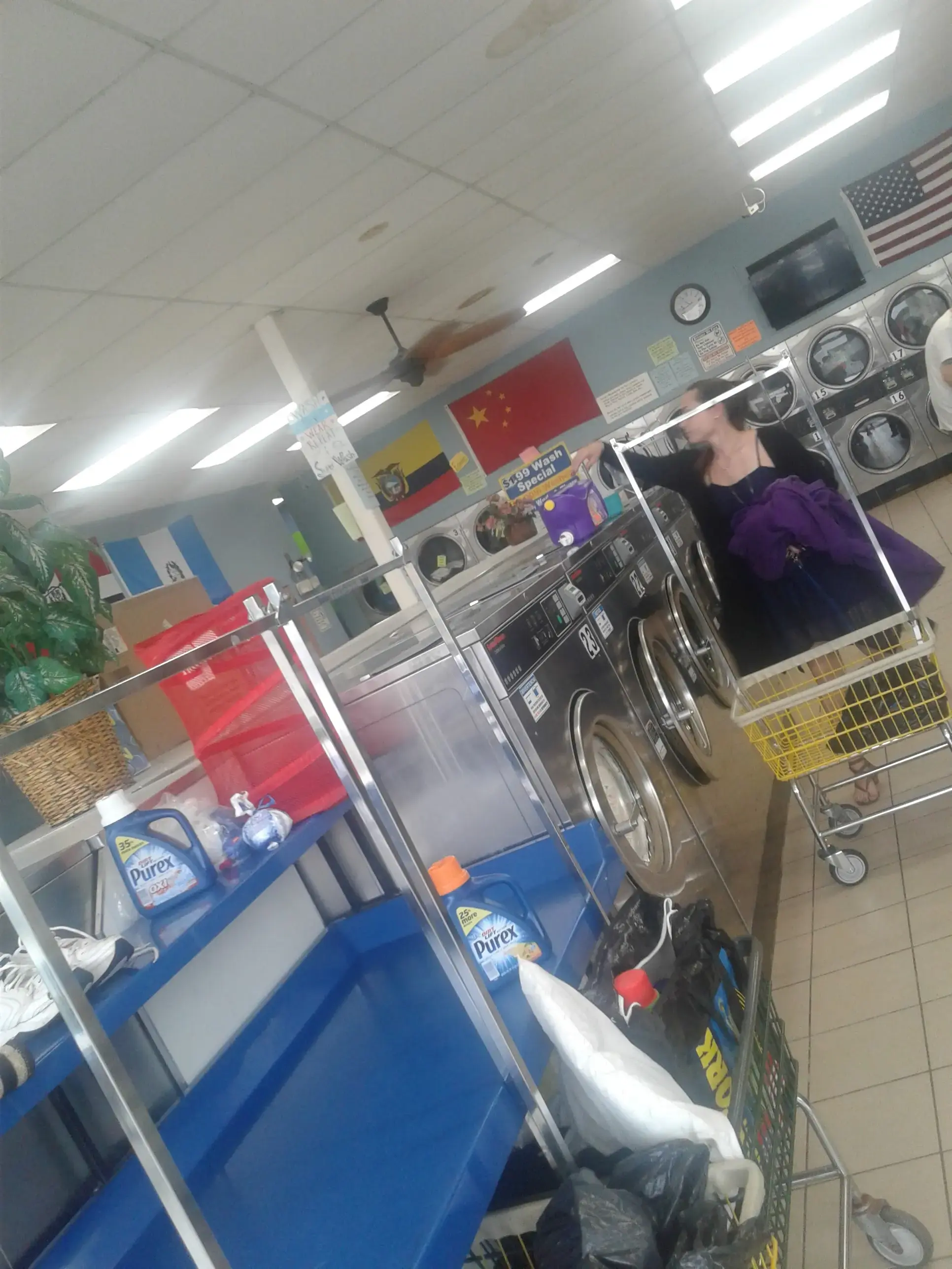 Super Wash Laundromat - Image 10