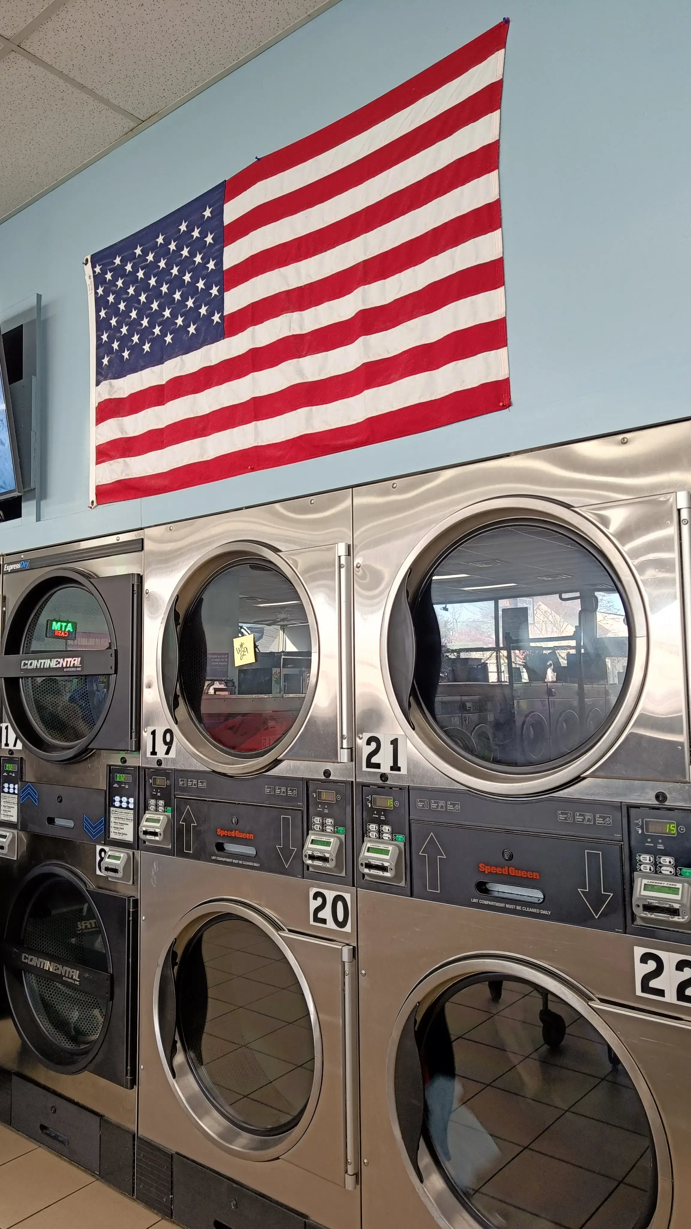 Super Wash Laundromat - Image 11