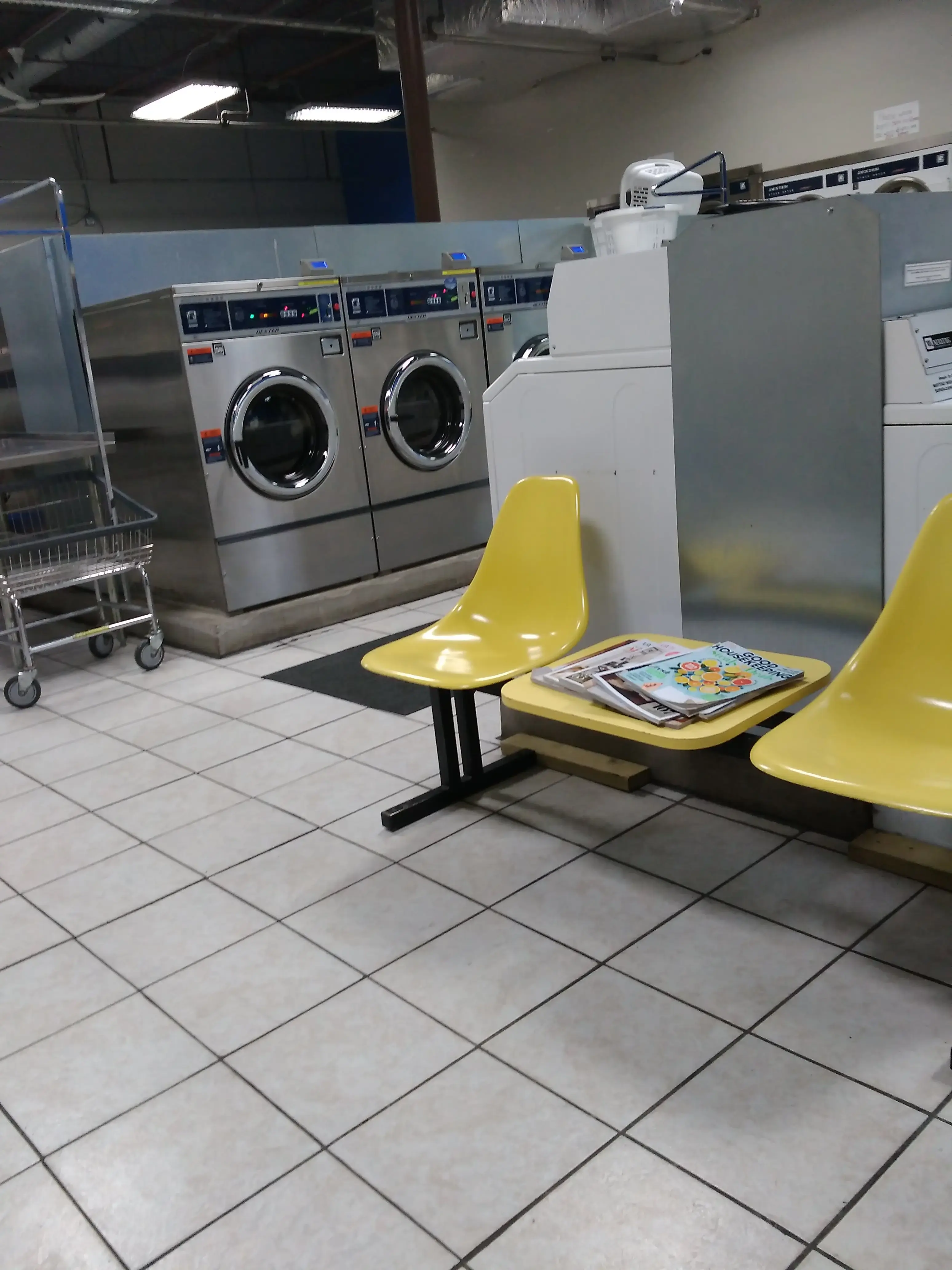 Super Wash Laundromat - Image 17