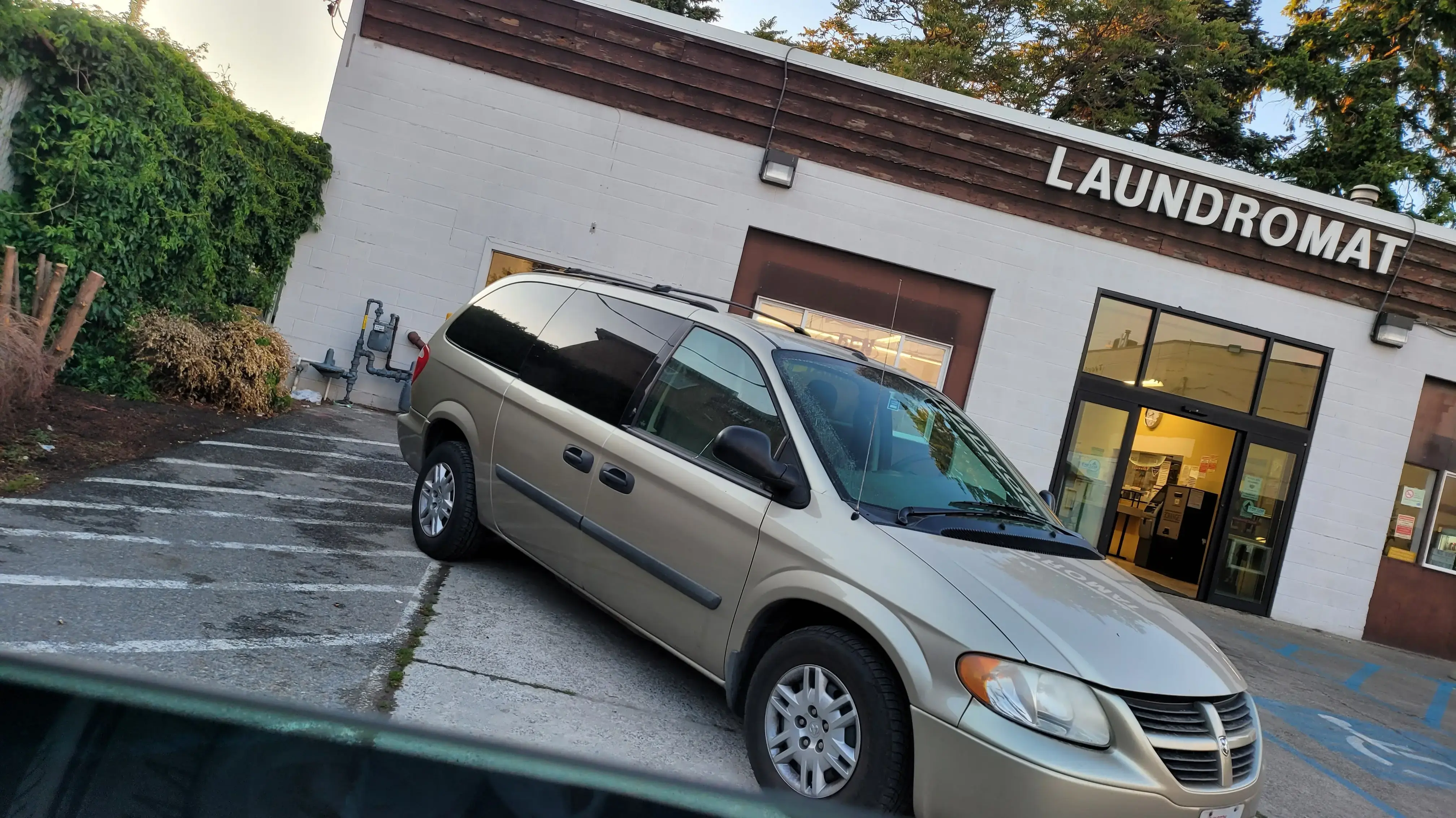 Super Wash Laundromat - Image 10