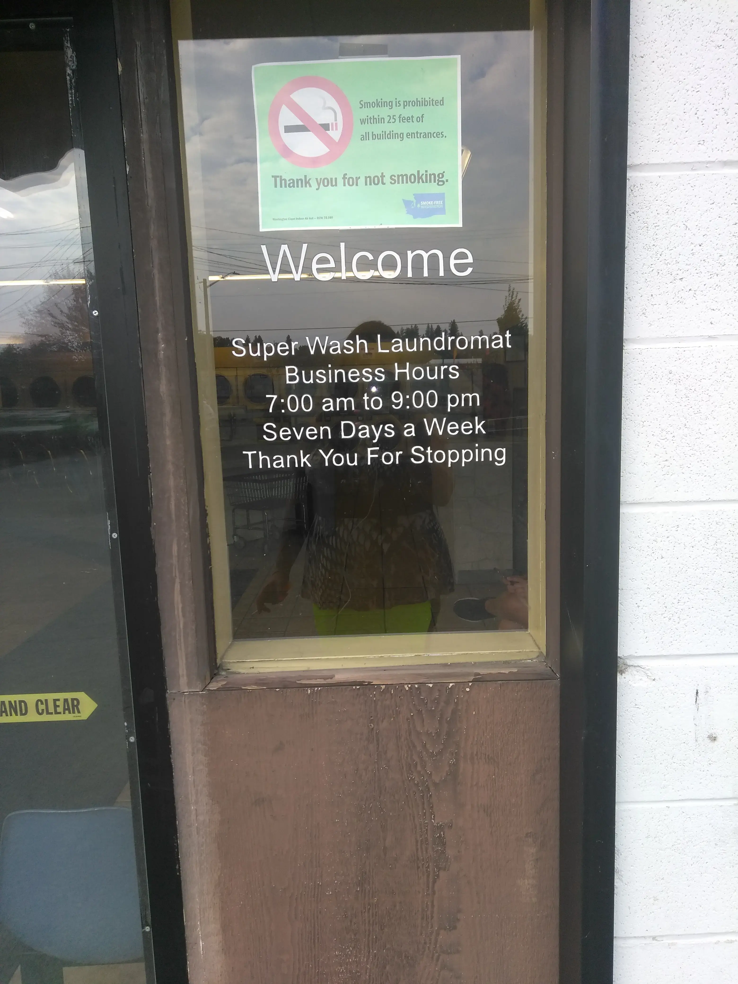 Super Wash Laundromat - Image 12