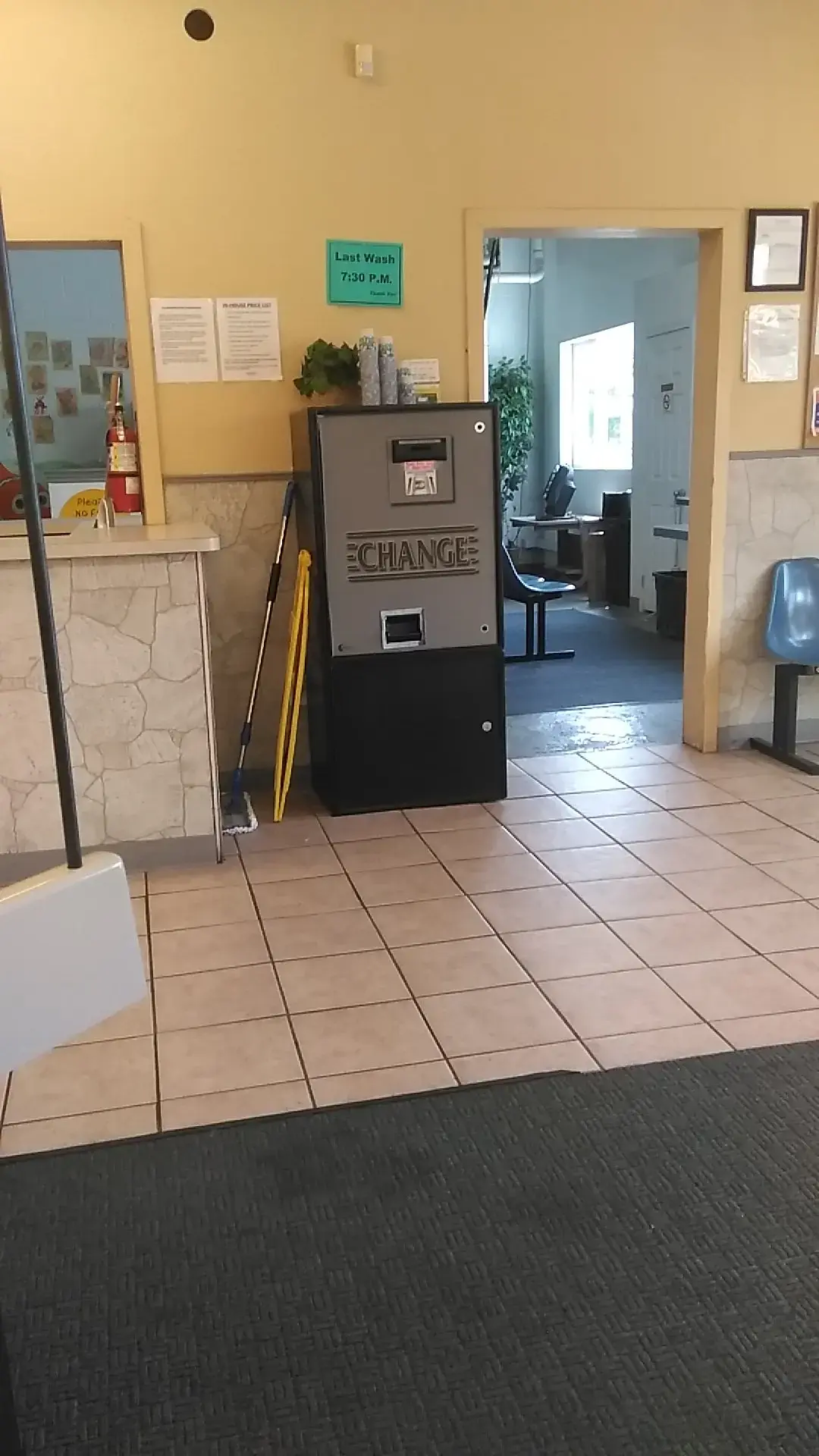 Super Wash Laundromat - Image 16