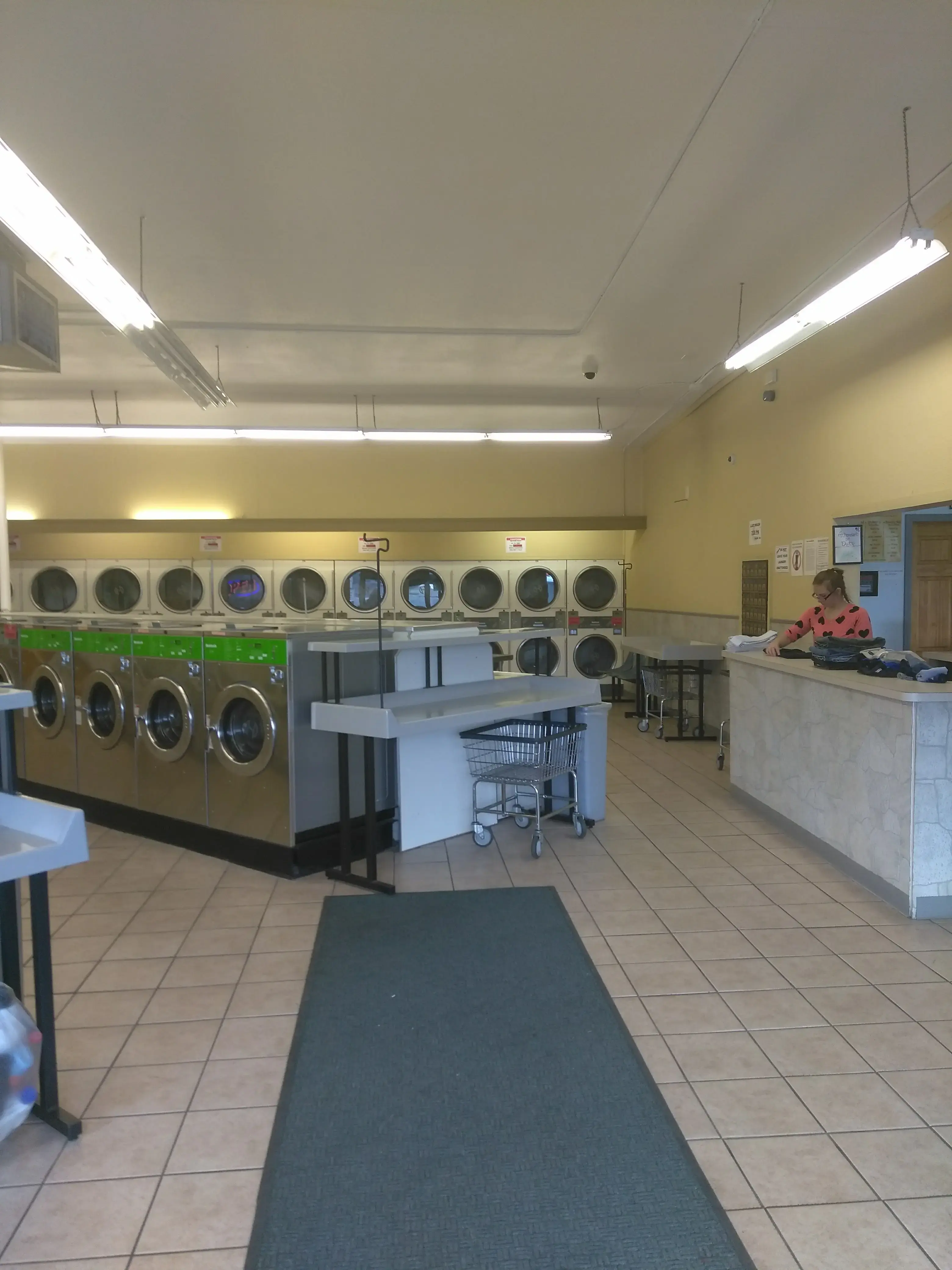 Super Wash Laundromat thumbnail 5
