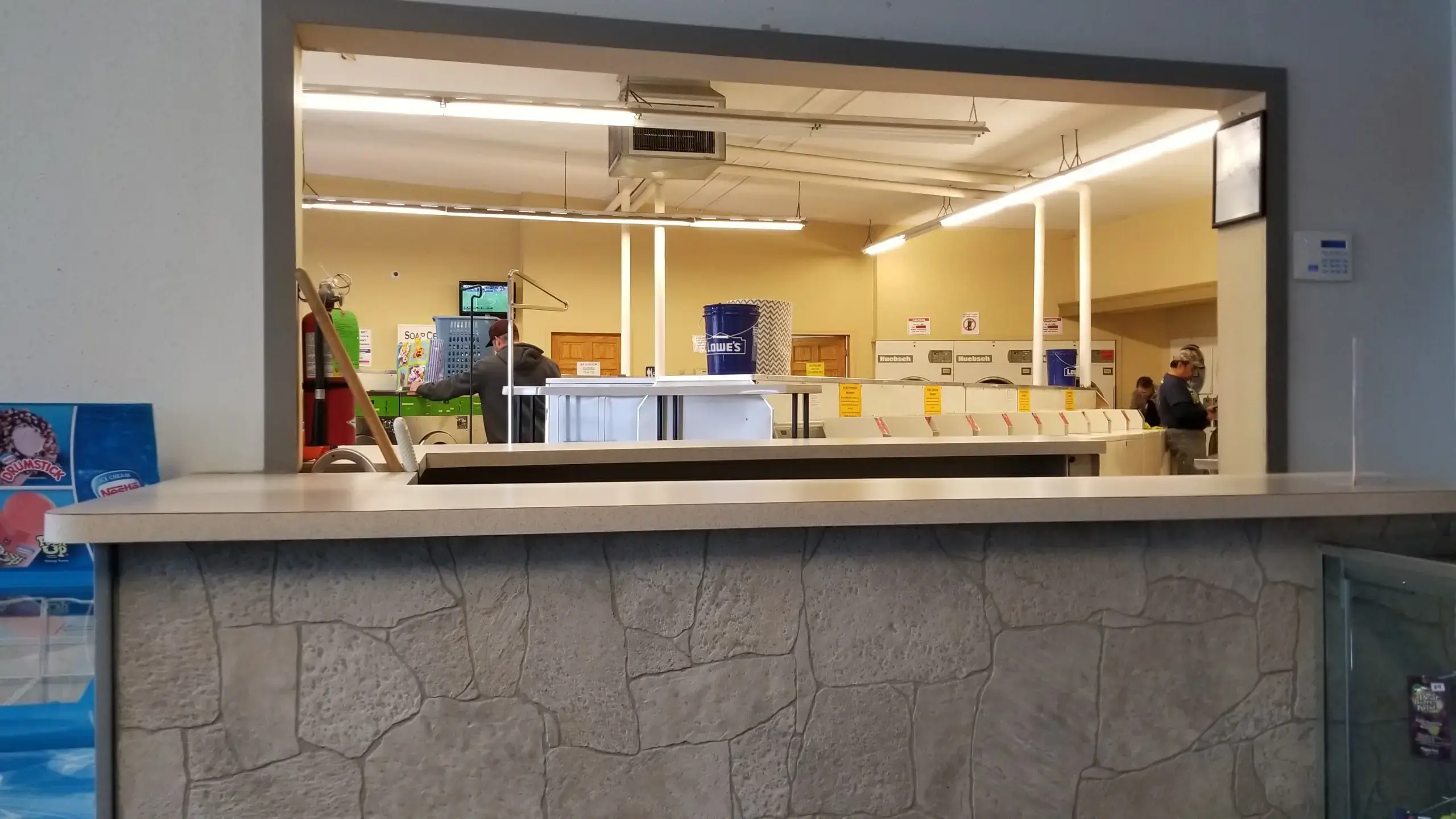 Super Wash Laundromat - Image 8