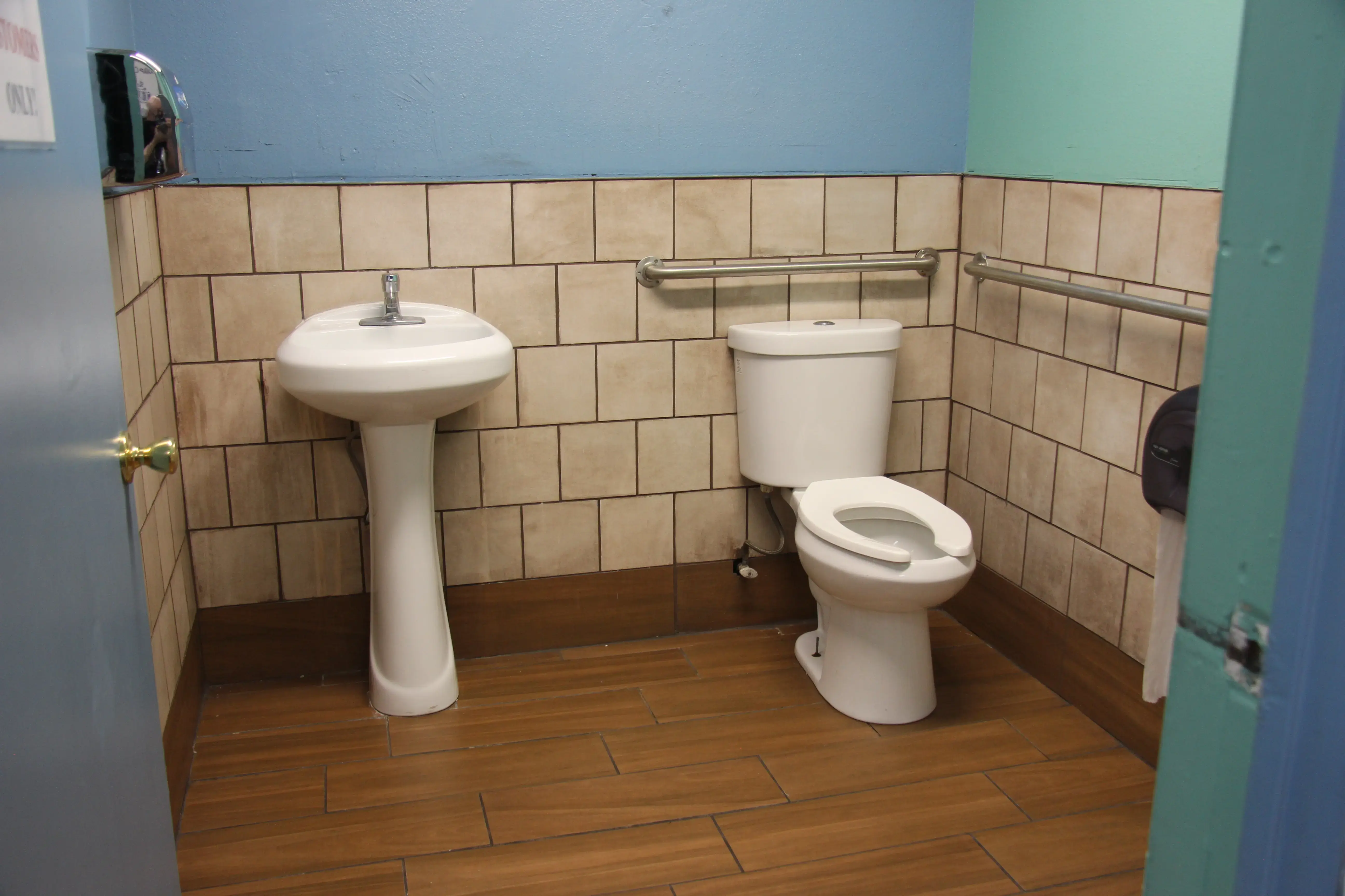 SuperClean Laundromats - Image 12