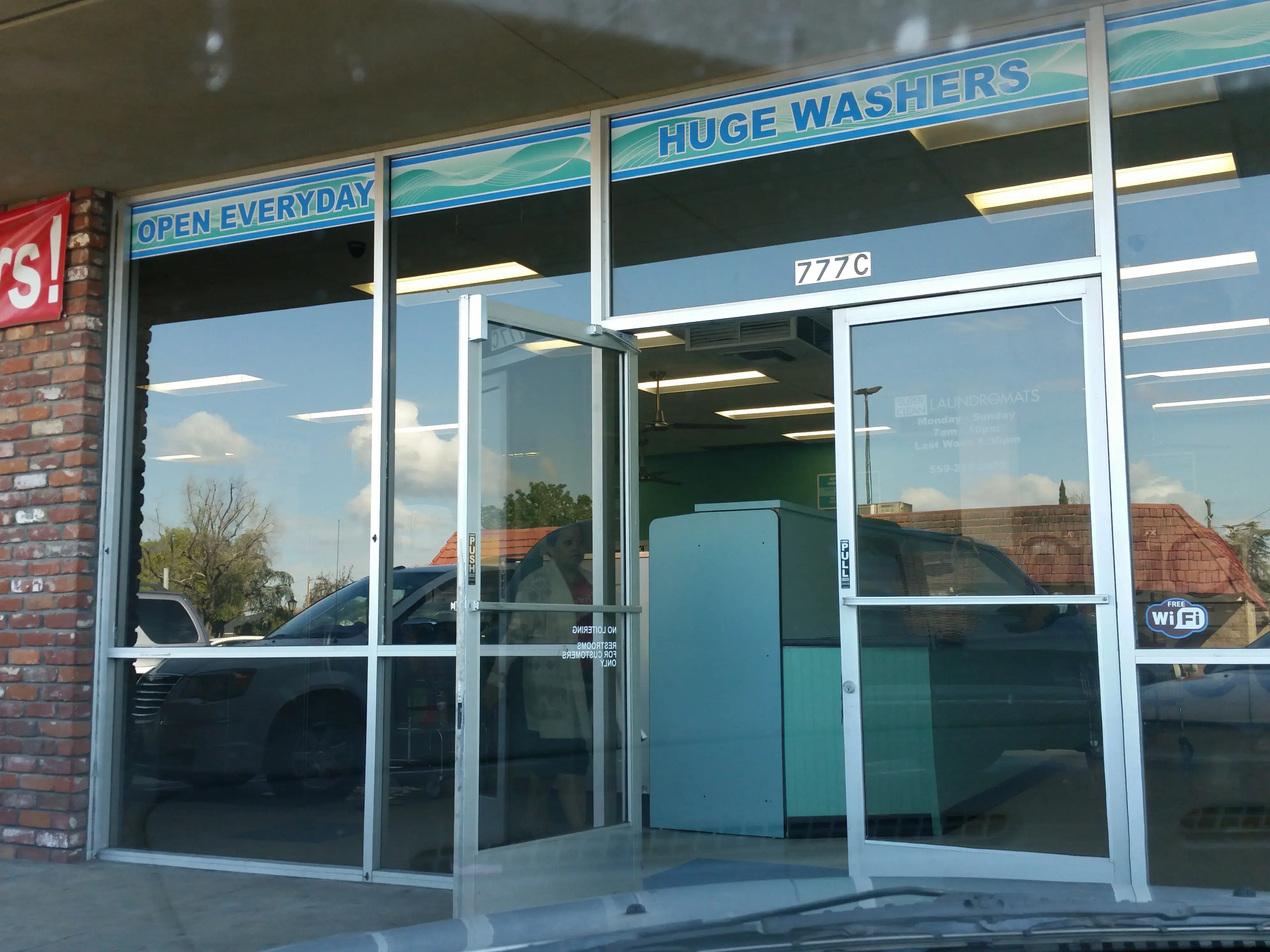 SuperClean Laundromats - Image 5