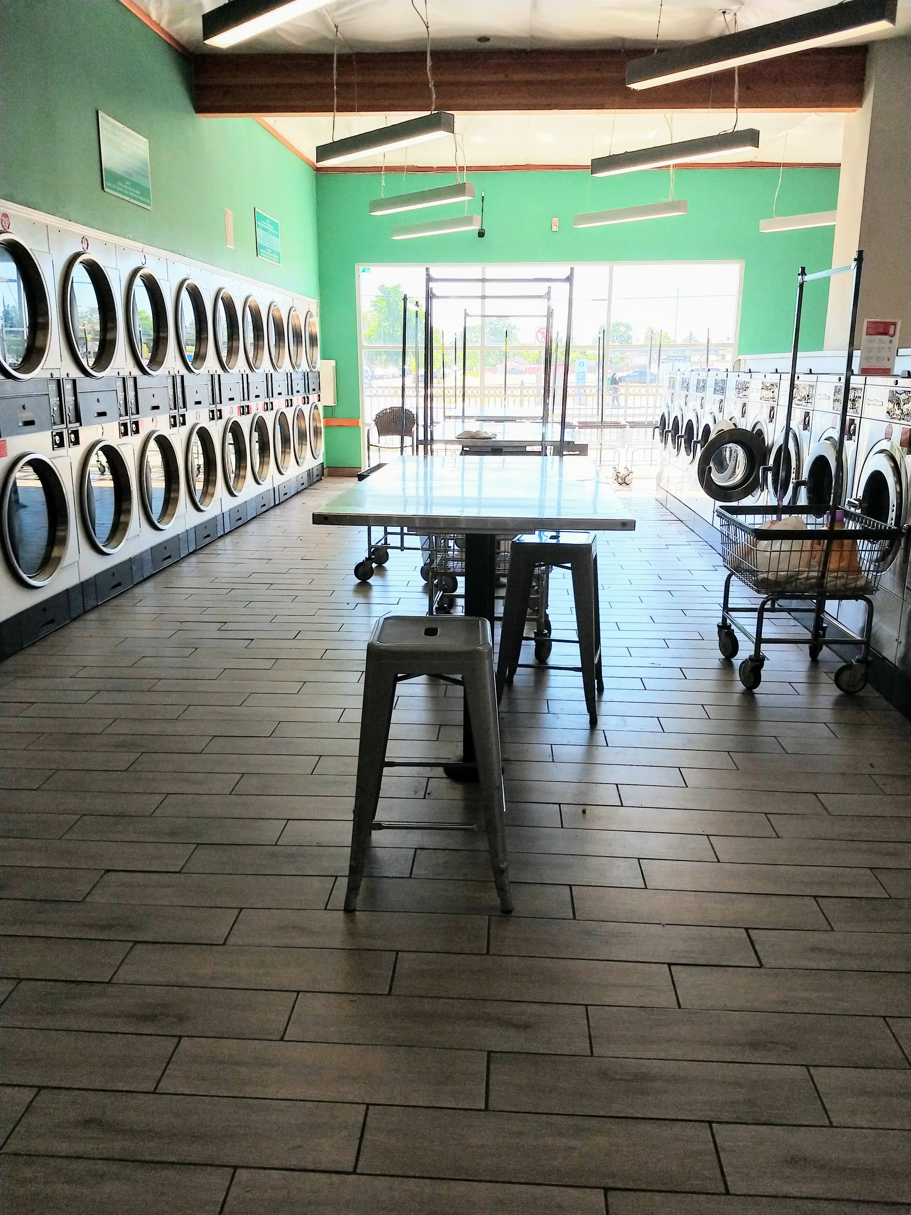 SuperClean Laundromats - Image 5