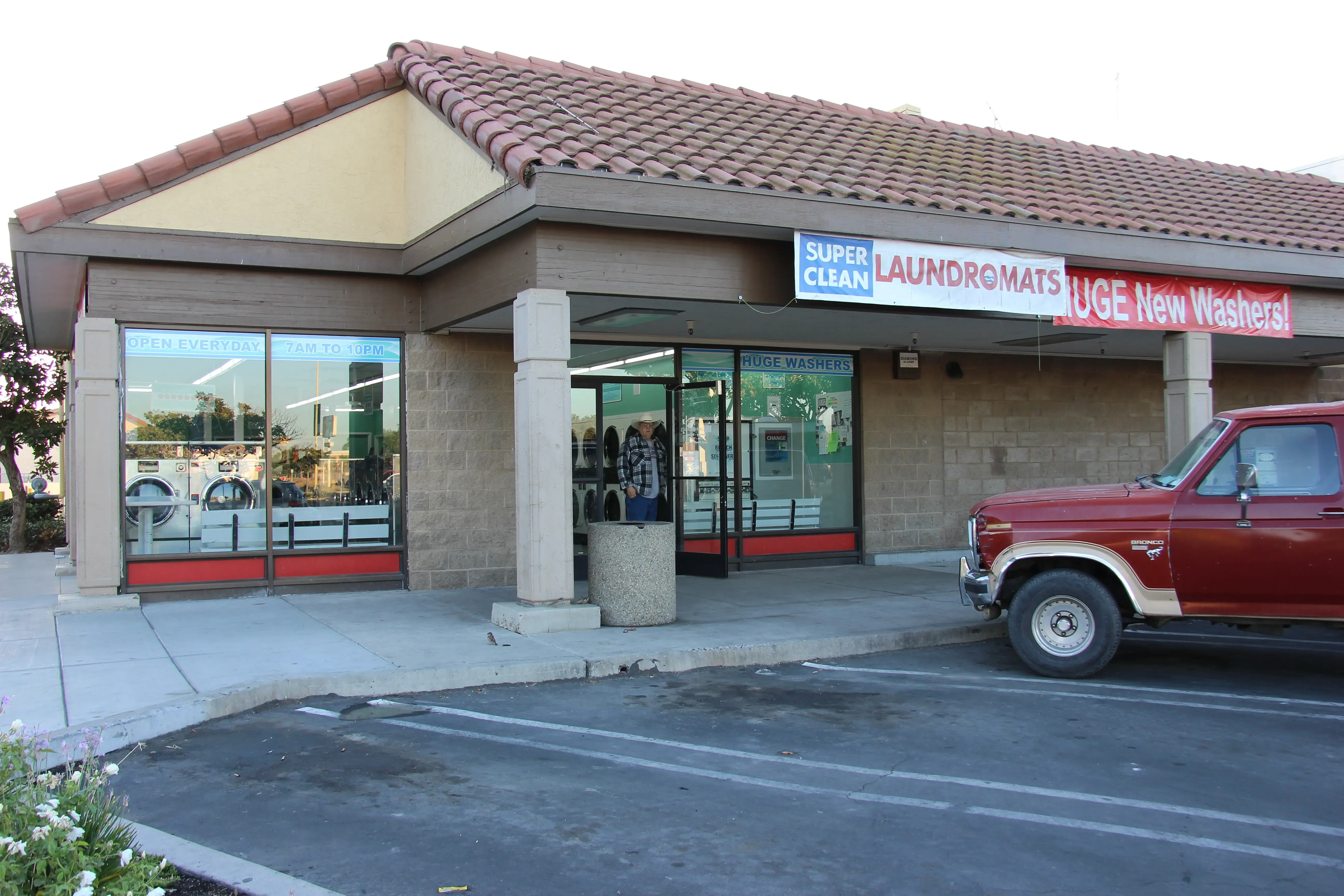 SuperClean Laundromats - Image 3