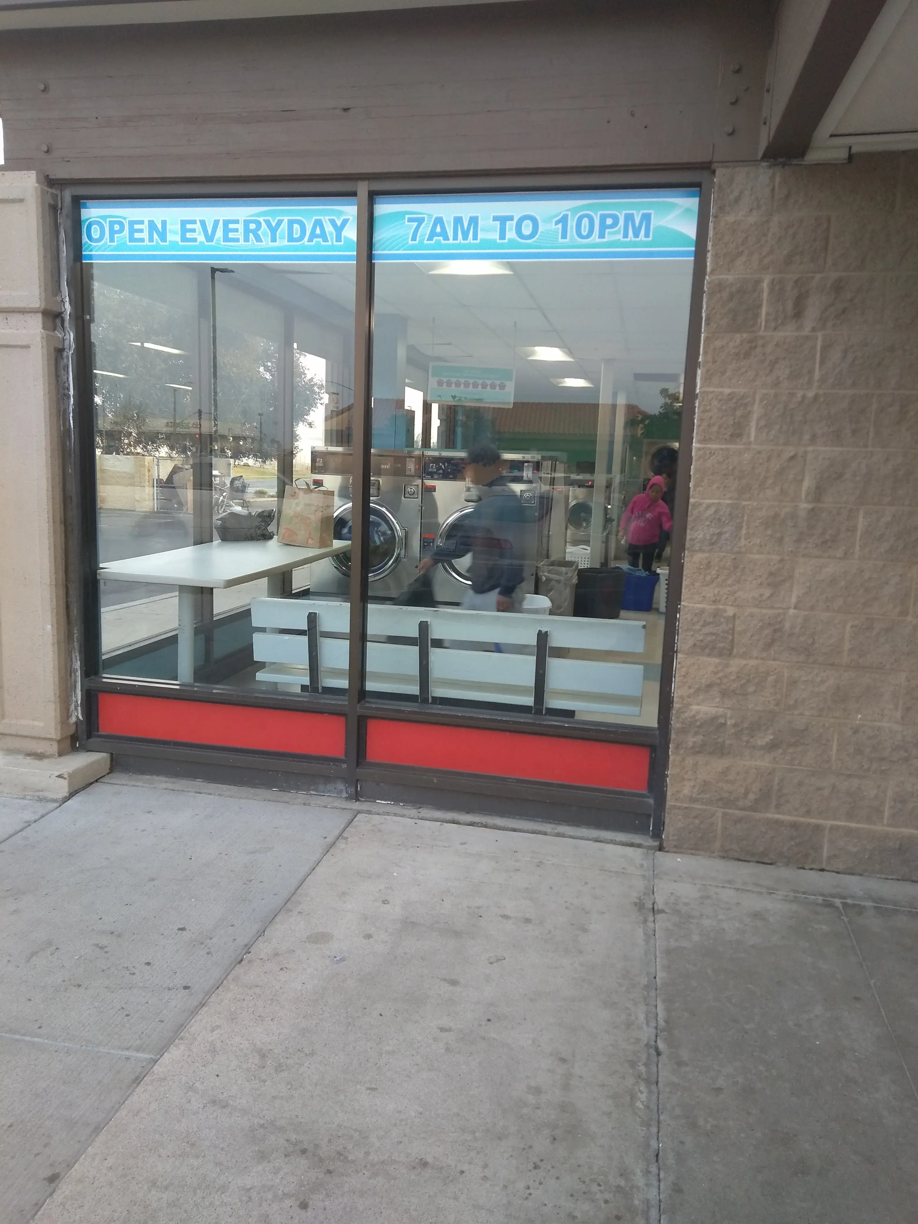 SuperClean Laundromats thumbnail 7