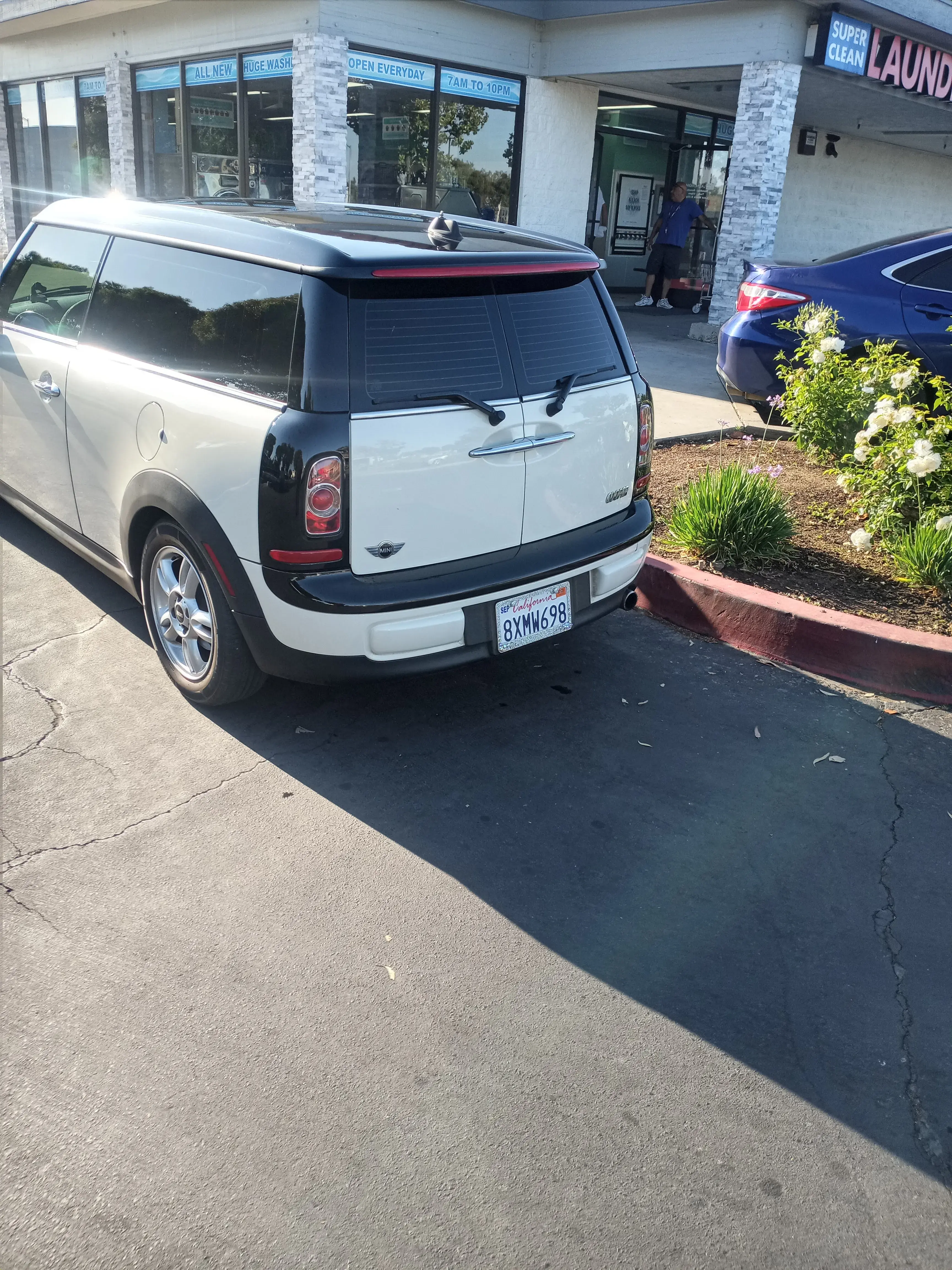 SuperClean Laundromats - Image 11