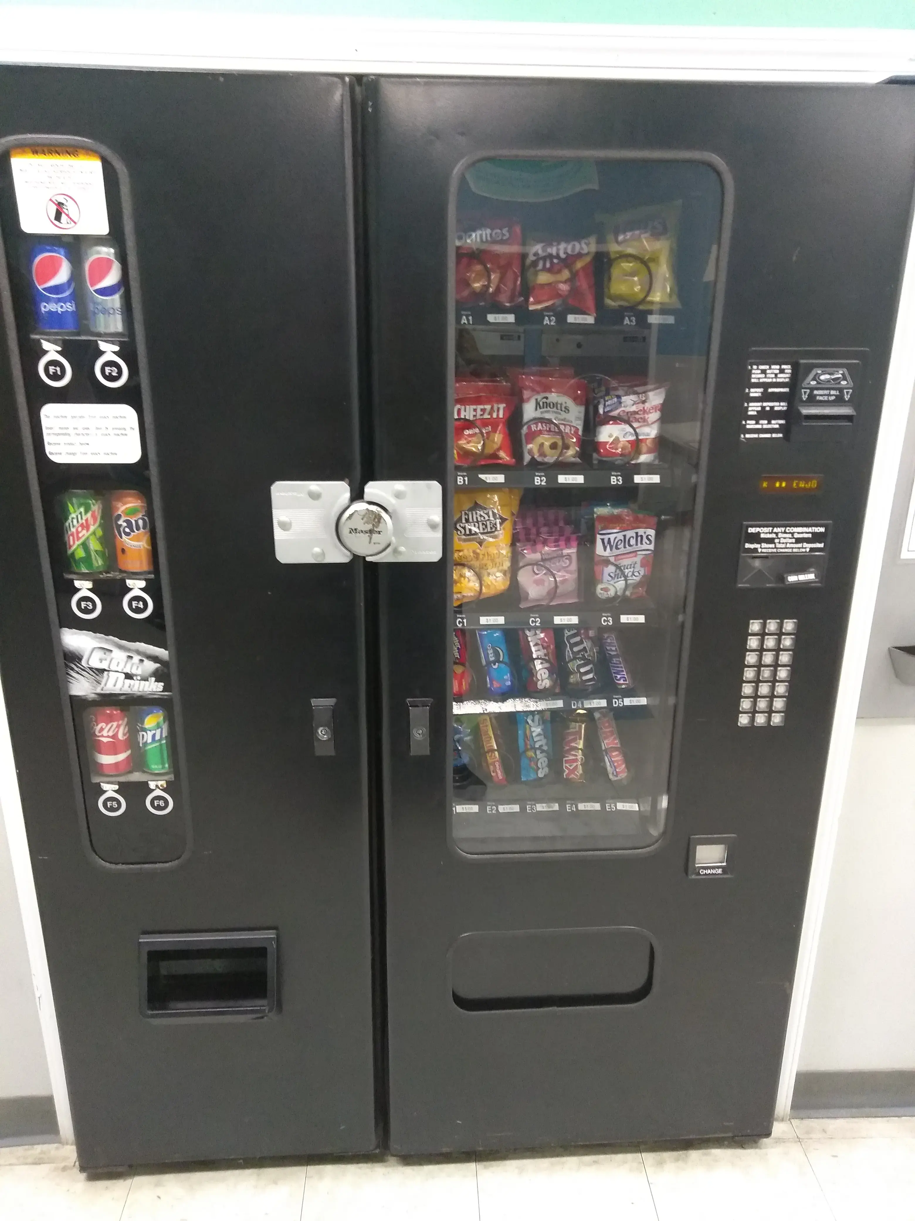 SuperClean Laundromats - Image 10