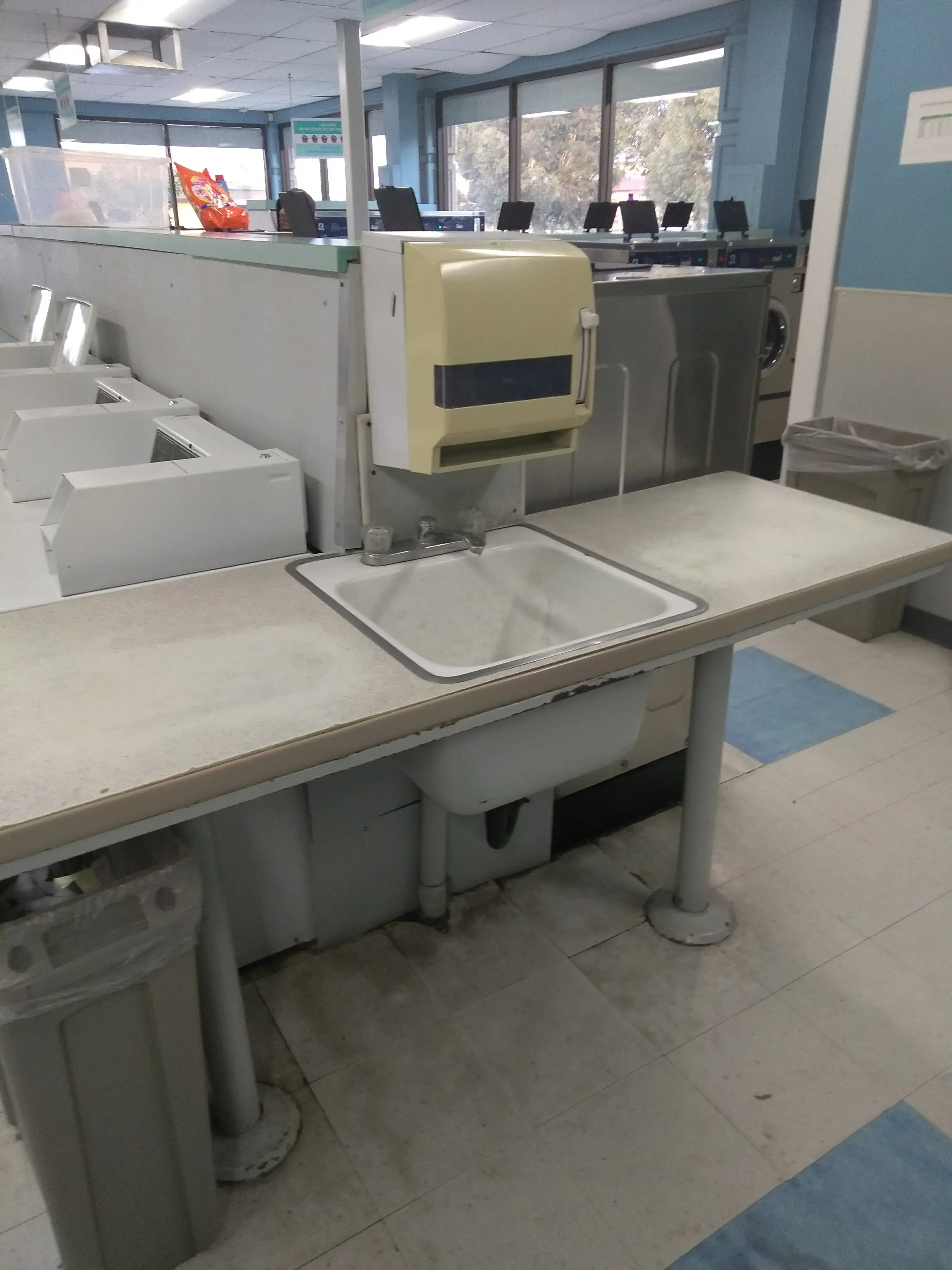 SuperClean Laundromats - Image 9