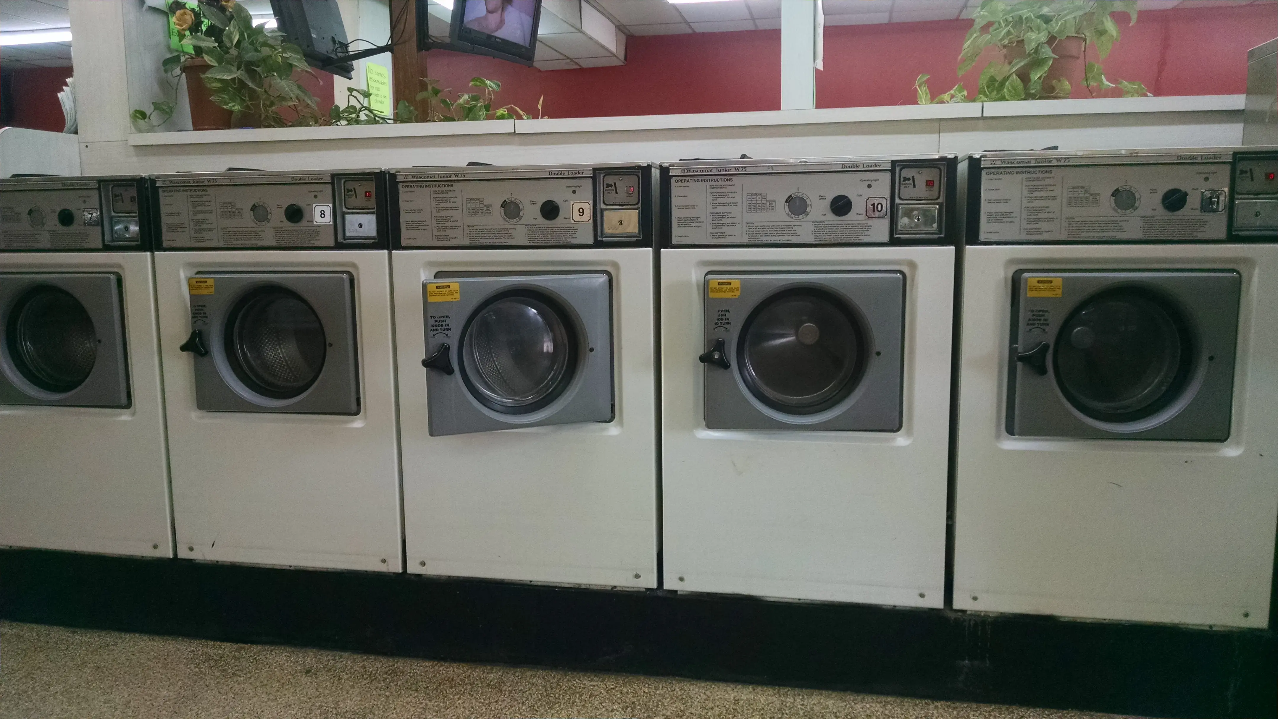 Superior Laundries - Chambers Laundromat - Image 4