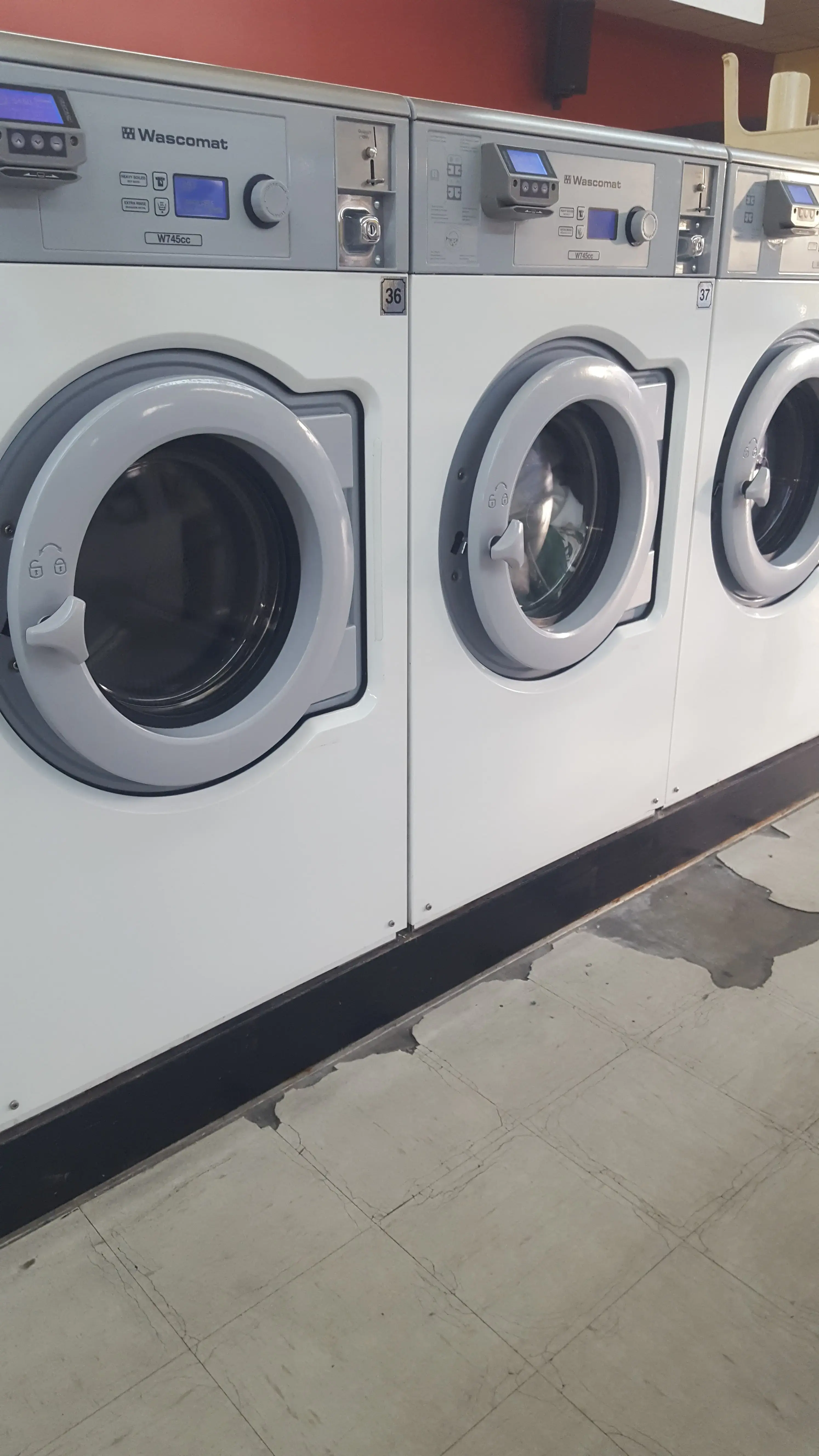 Superior Laundries - Chambers Laundromat thumbnail 2