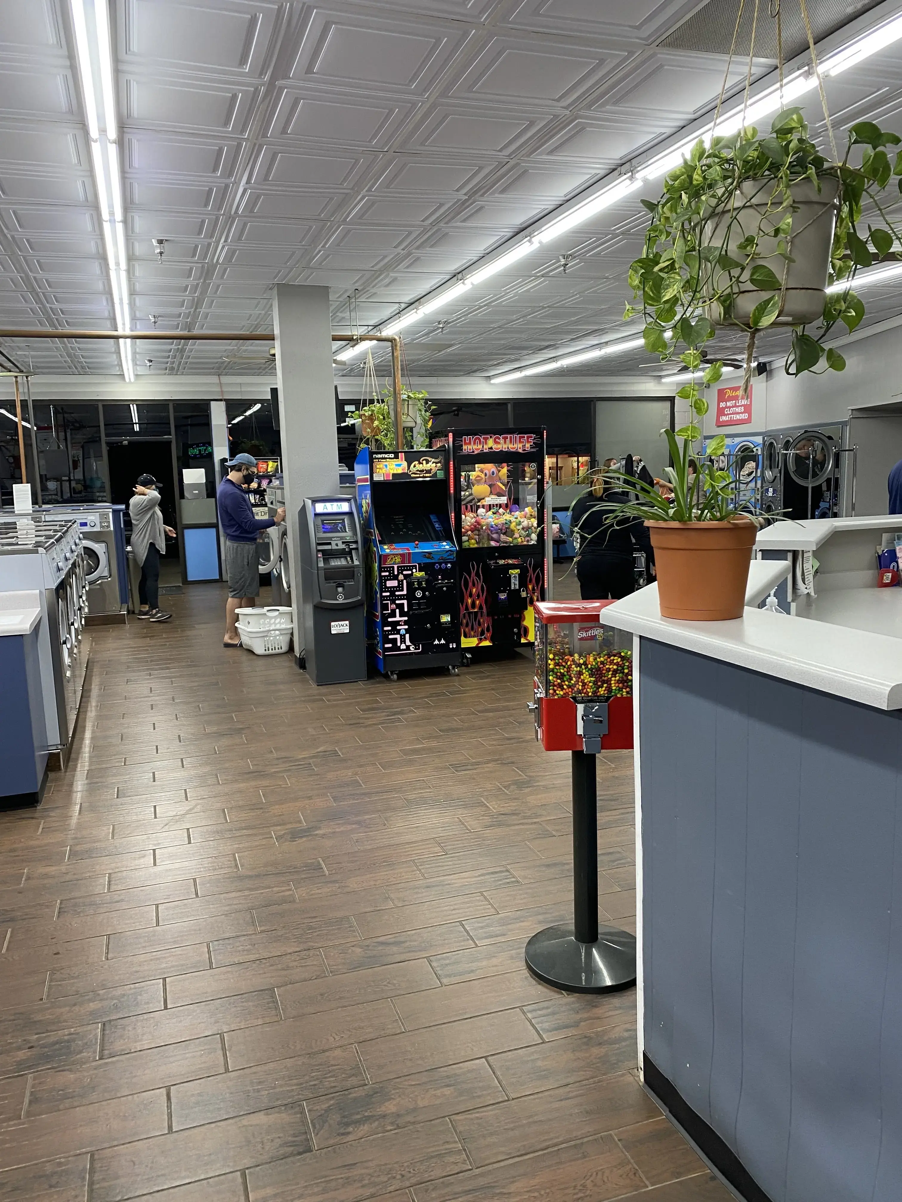 Supermat Laundromat - Image 17