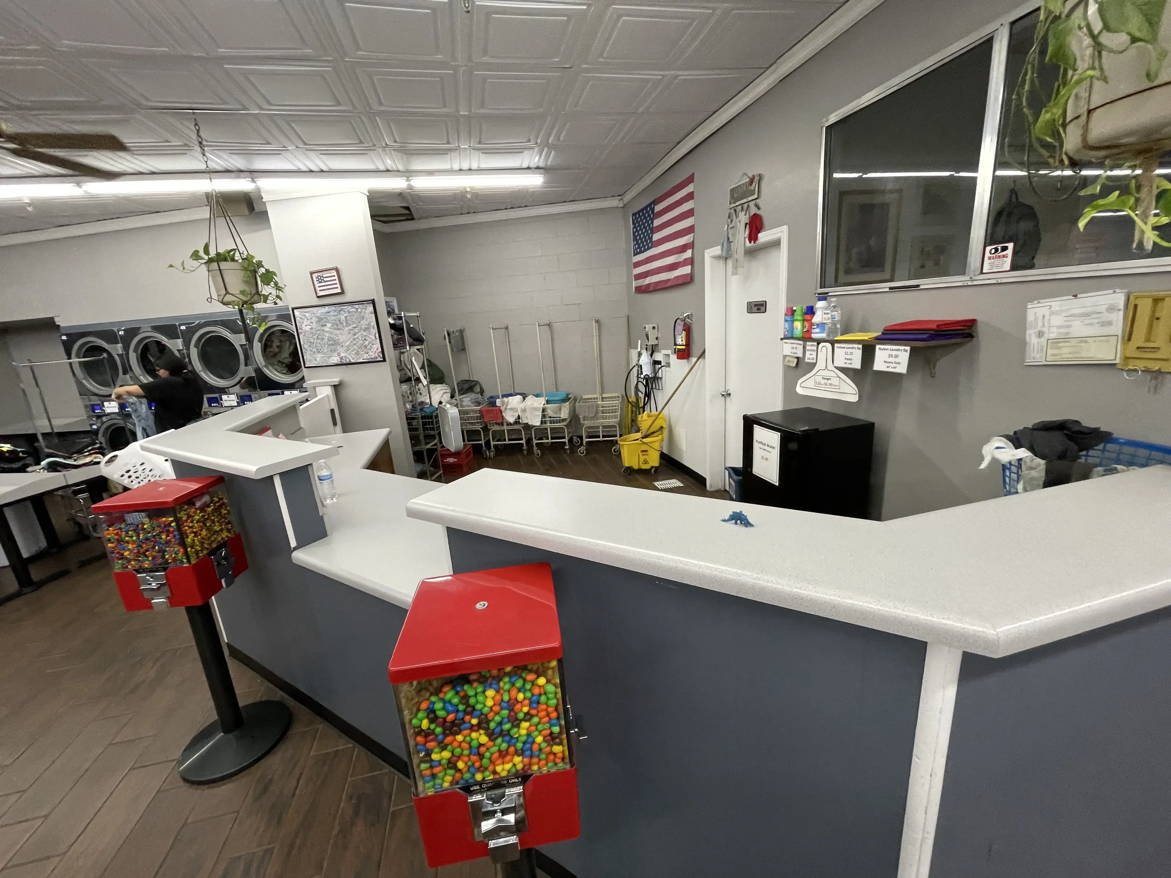 Supermat Laundromat - Image 6