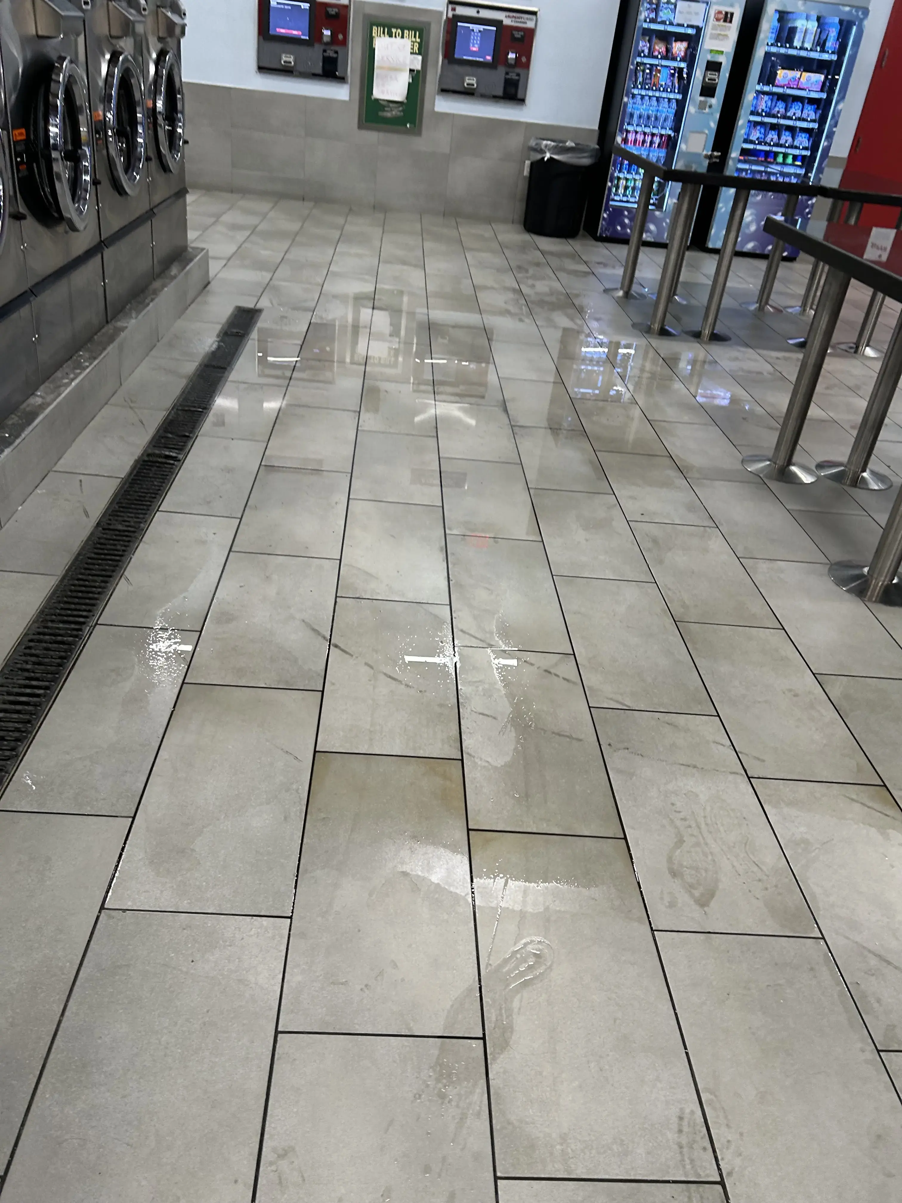 SuperMatt Laundromat - Image 17