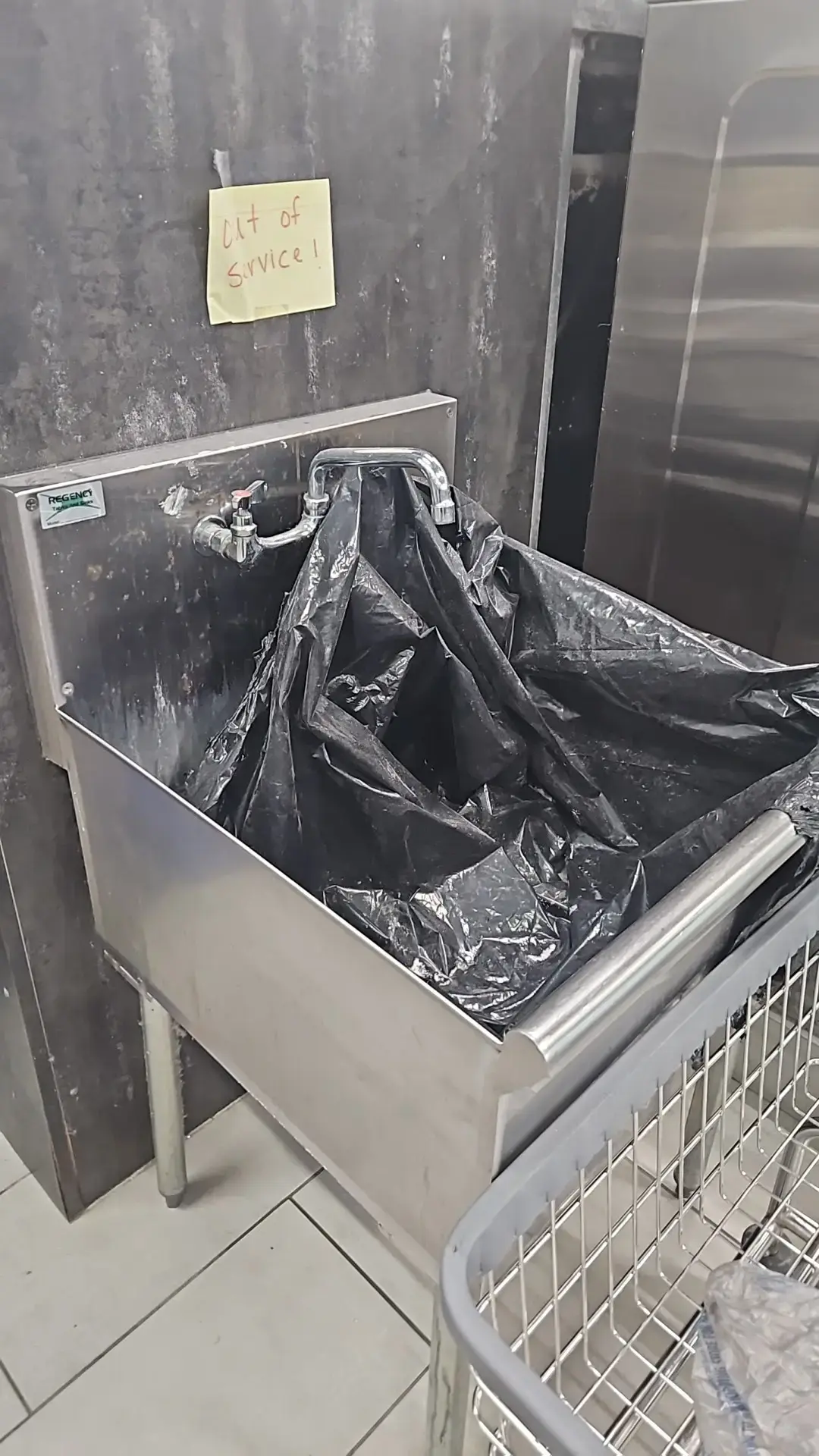 SuperMatt Laundromat - Image 11
