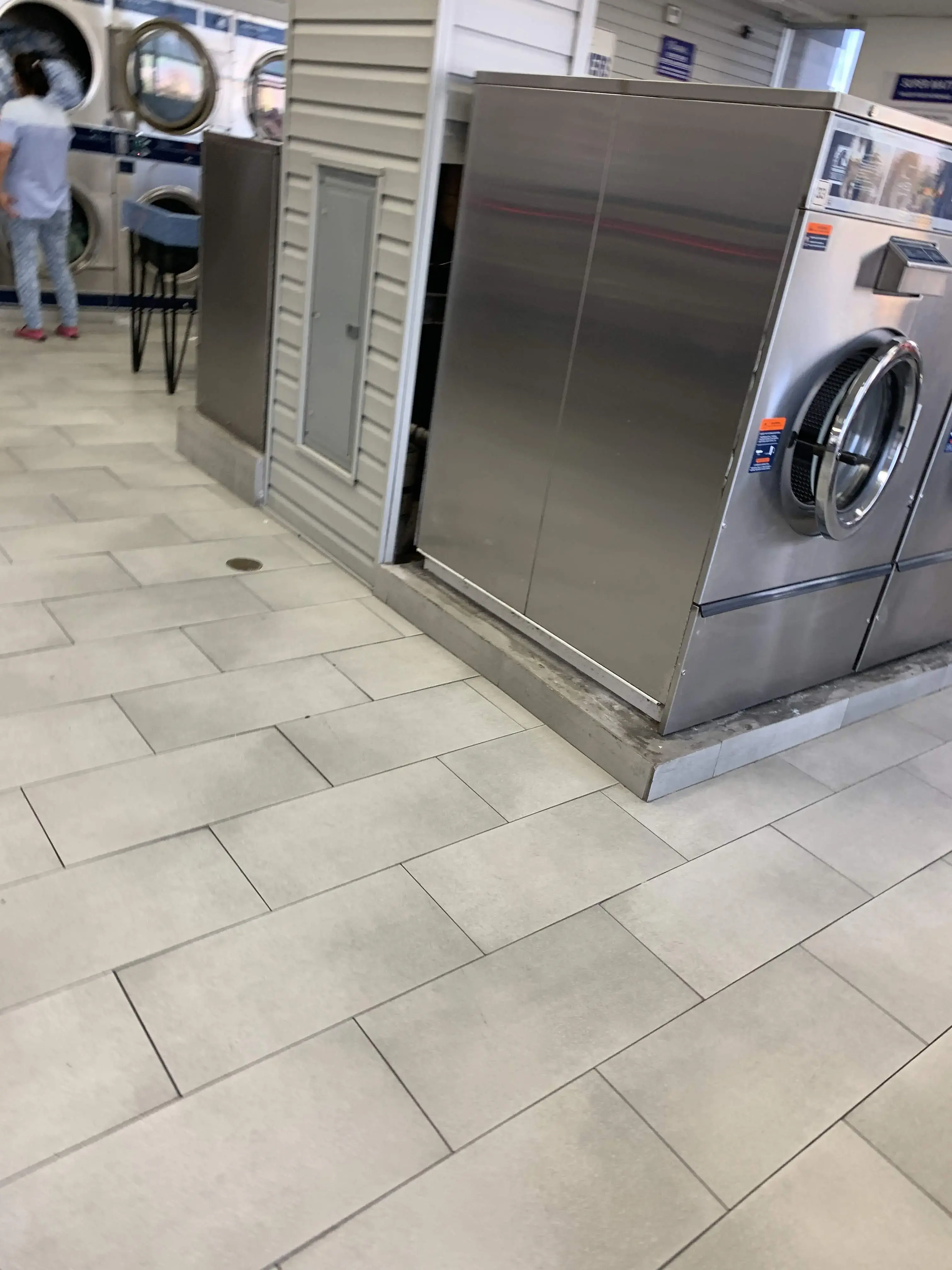 SuperMatt Laundromat - Image 3