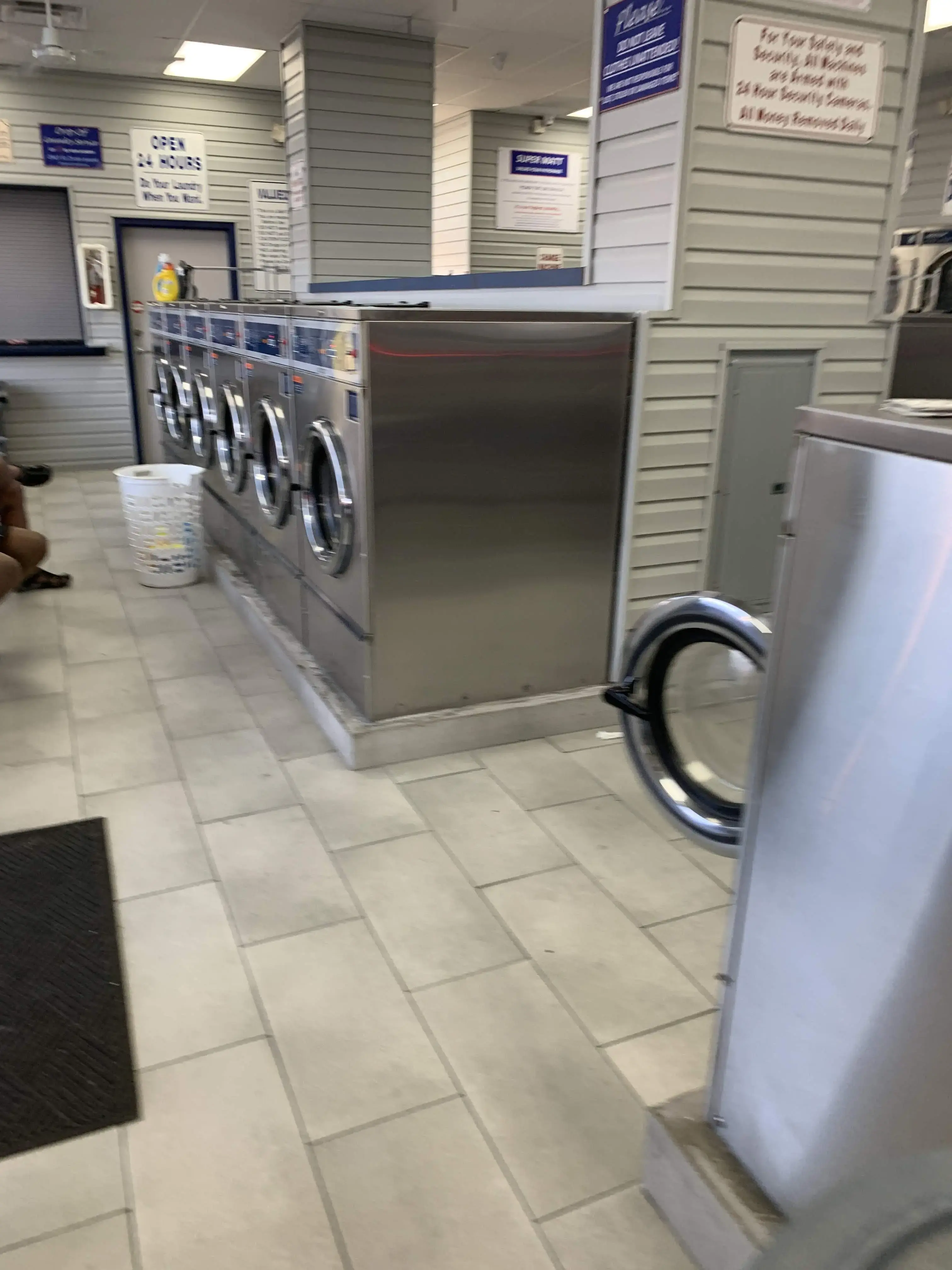 SuperMatt Laundromat - Image 5