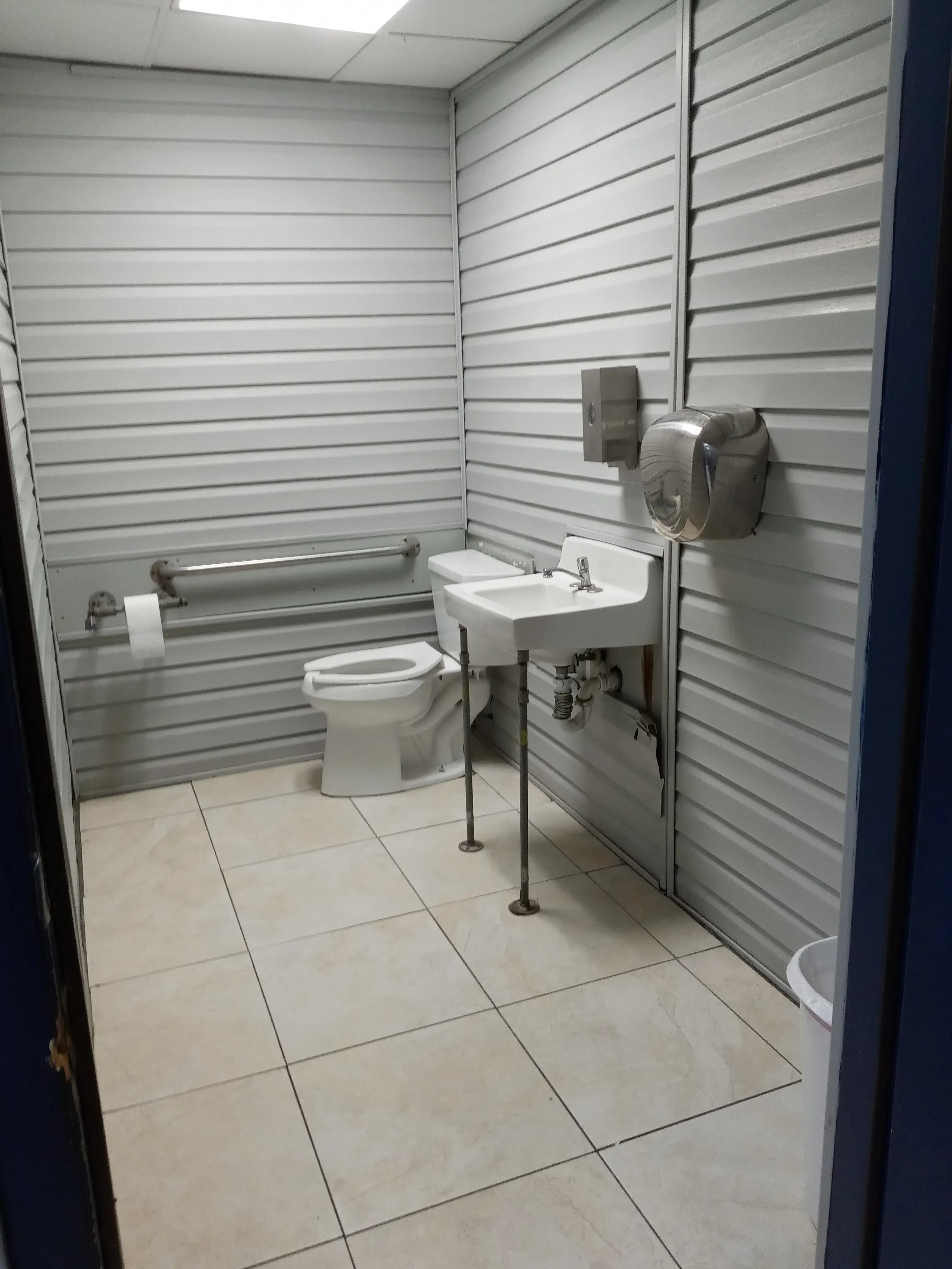 SuperMatt Laundry - Image 6