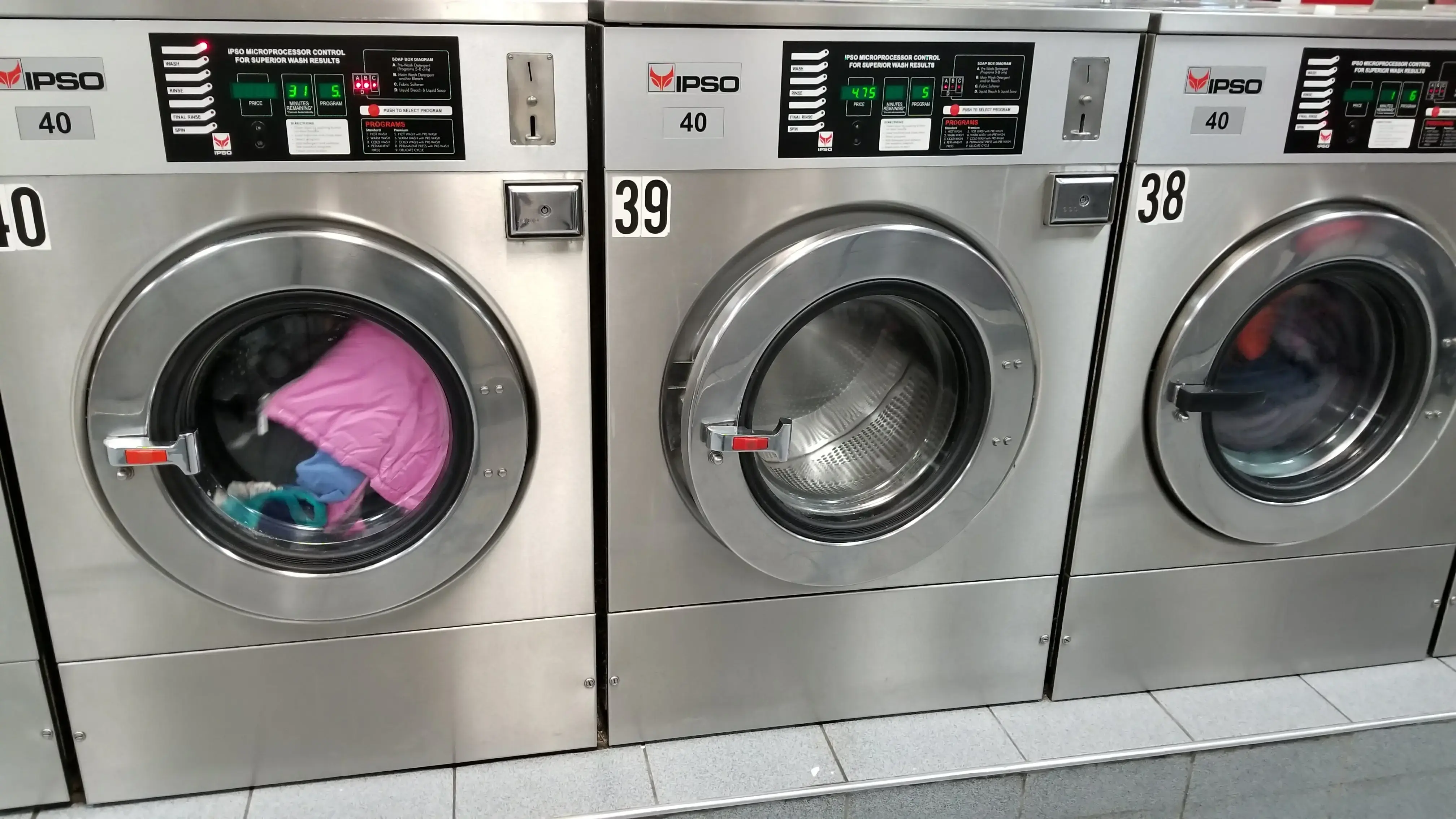 Superstore Launderama - Image 11