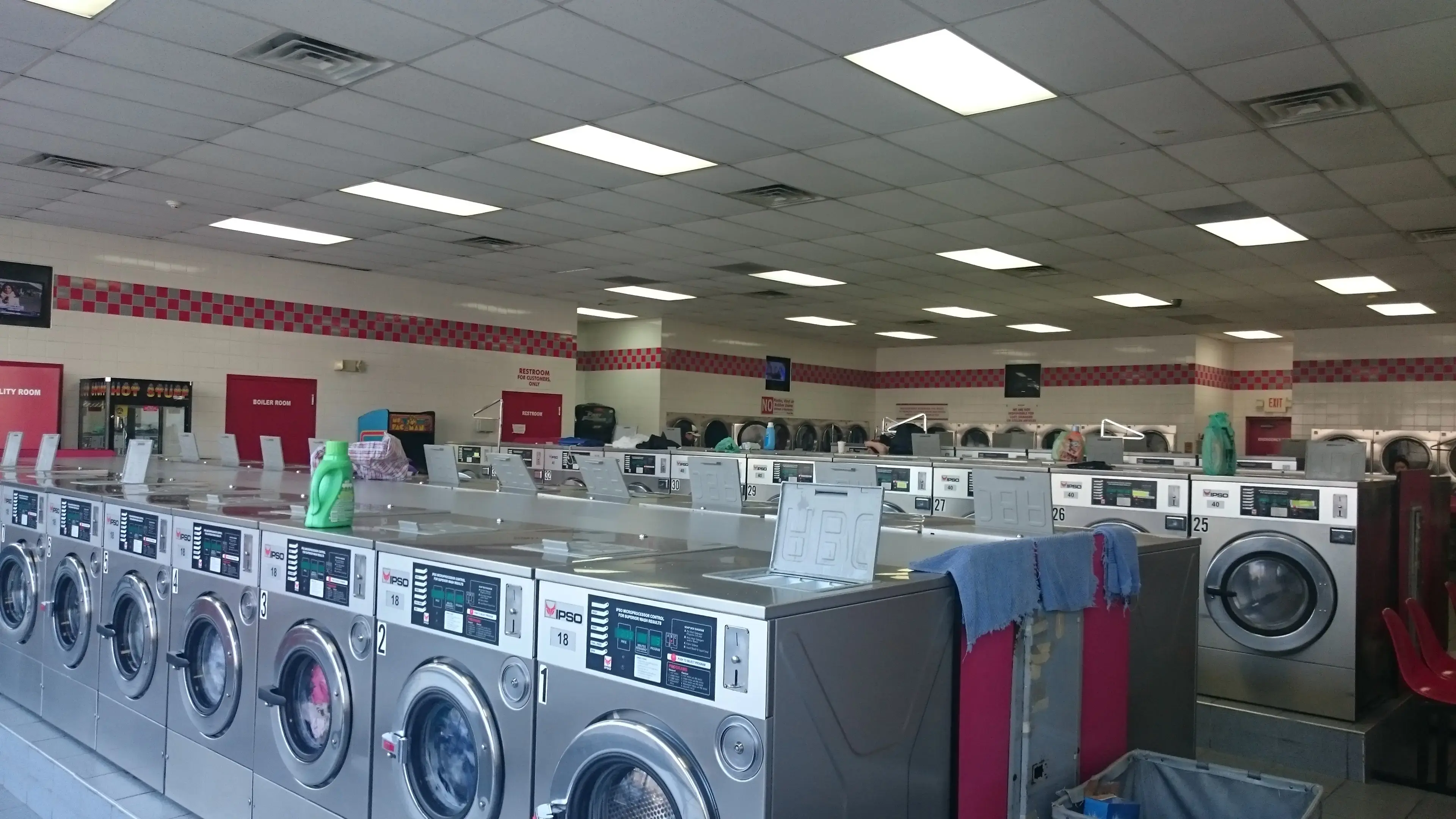 Superstore Launderama - Image 13