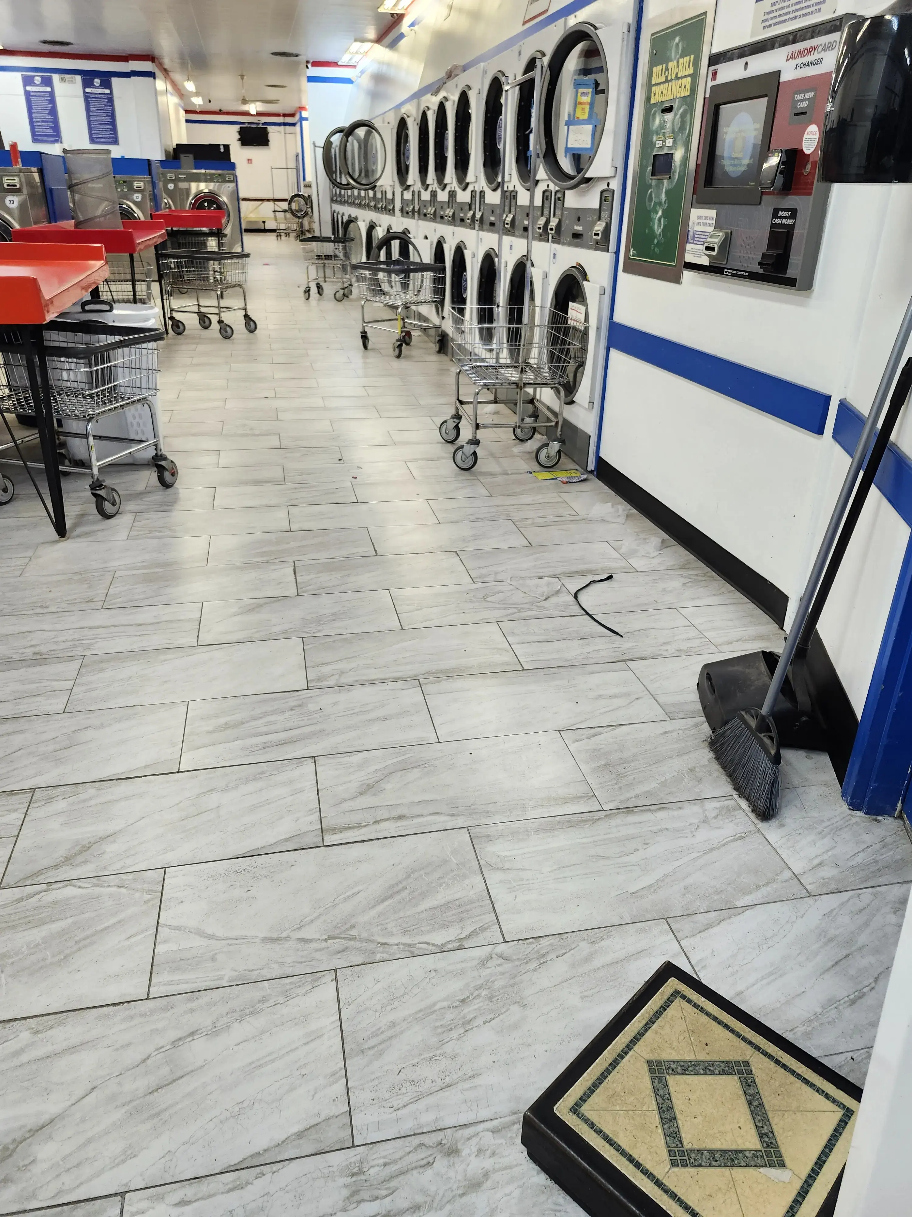 SuperSuds Laundromat - Image 6
