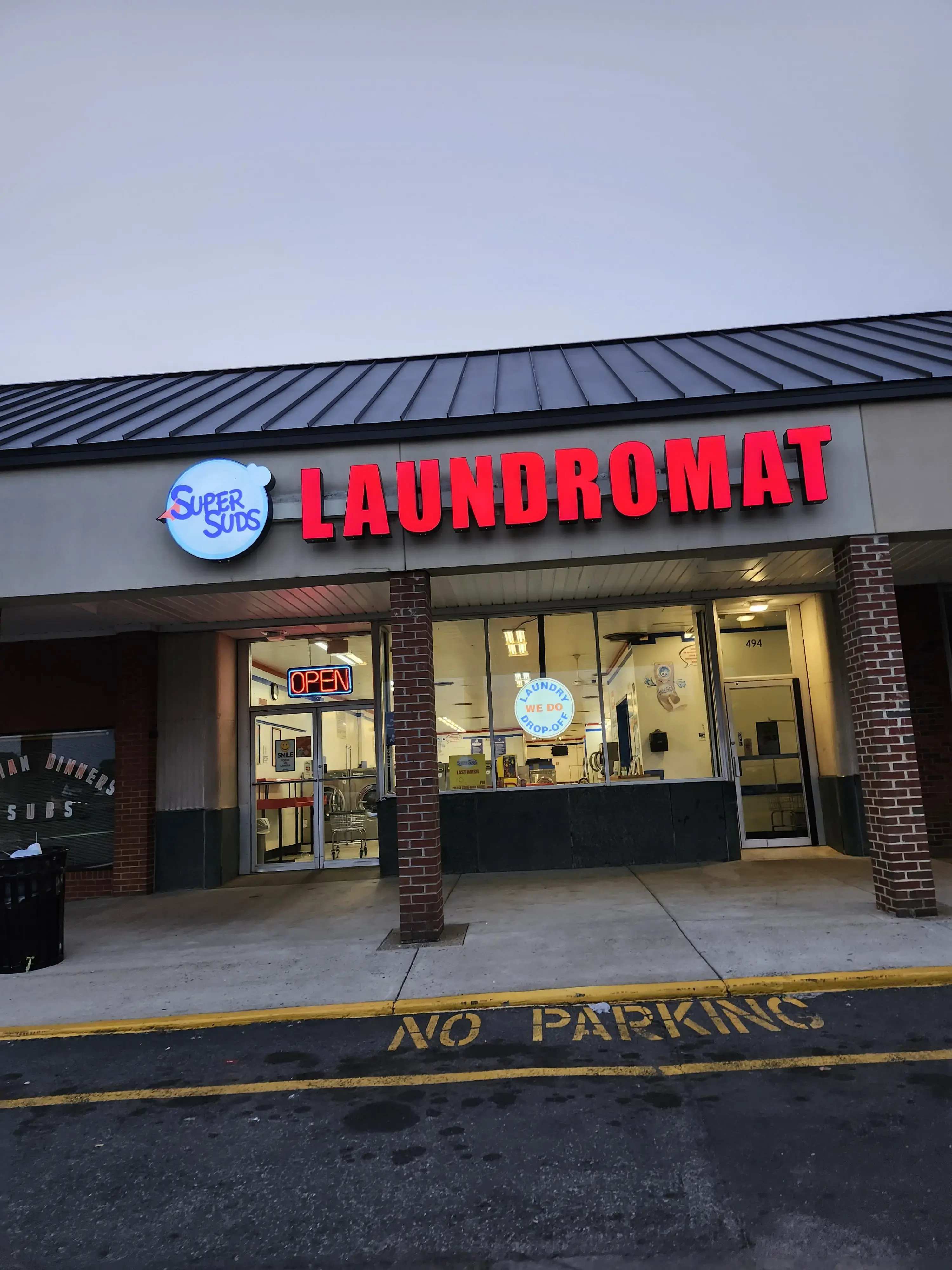 SuperSuds Laundromat - Image 4