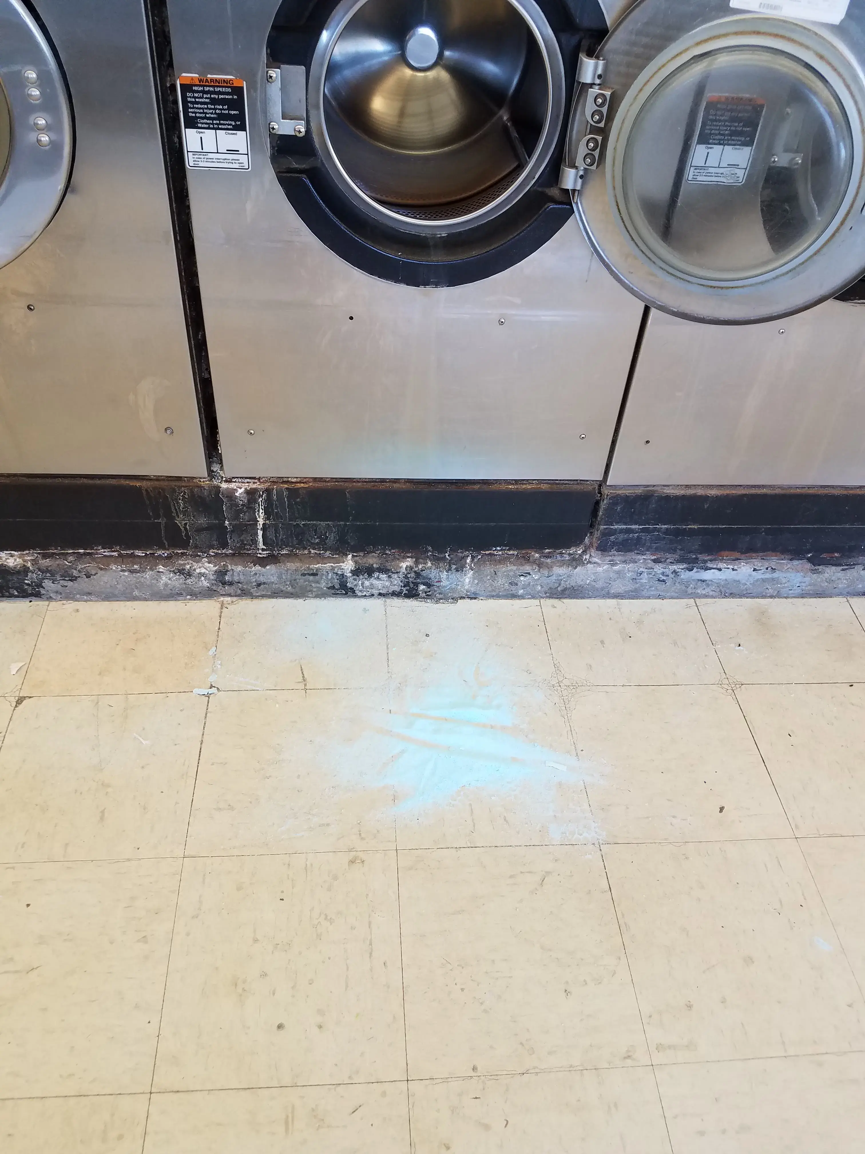 SuperSuds Laundromat - Image 8