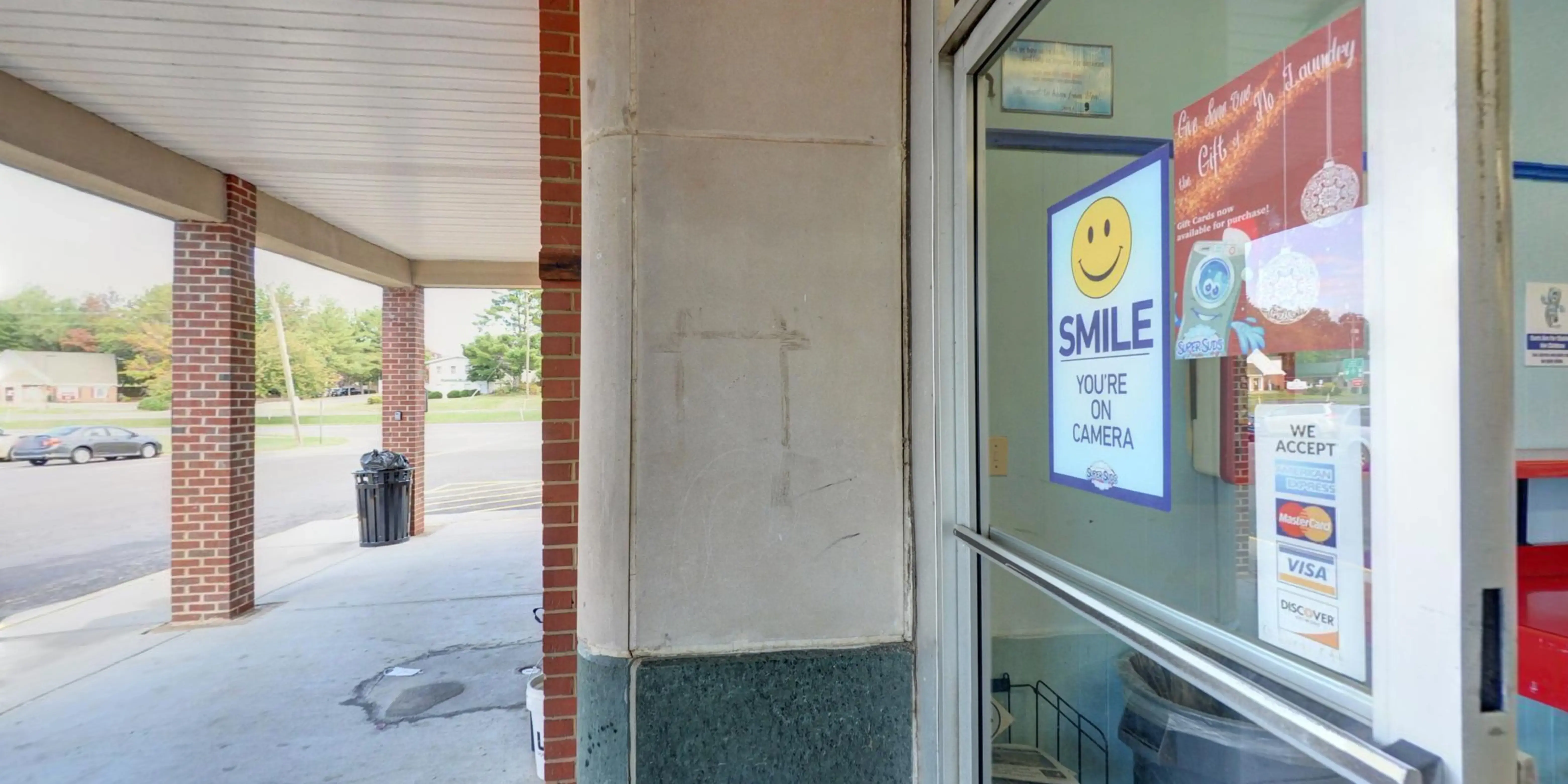 SuperSuds Laundromat - Image 17