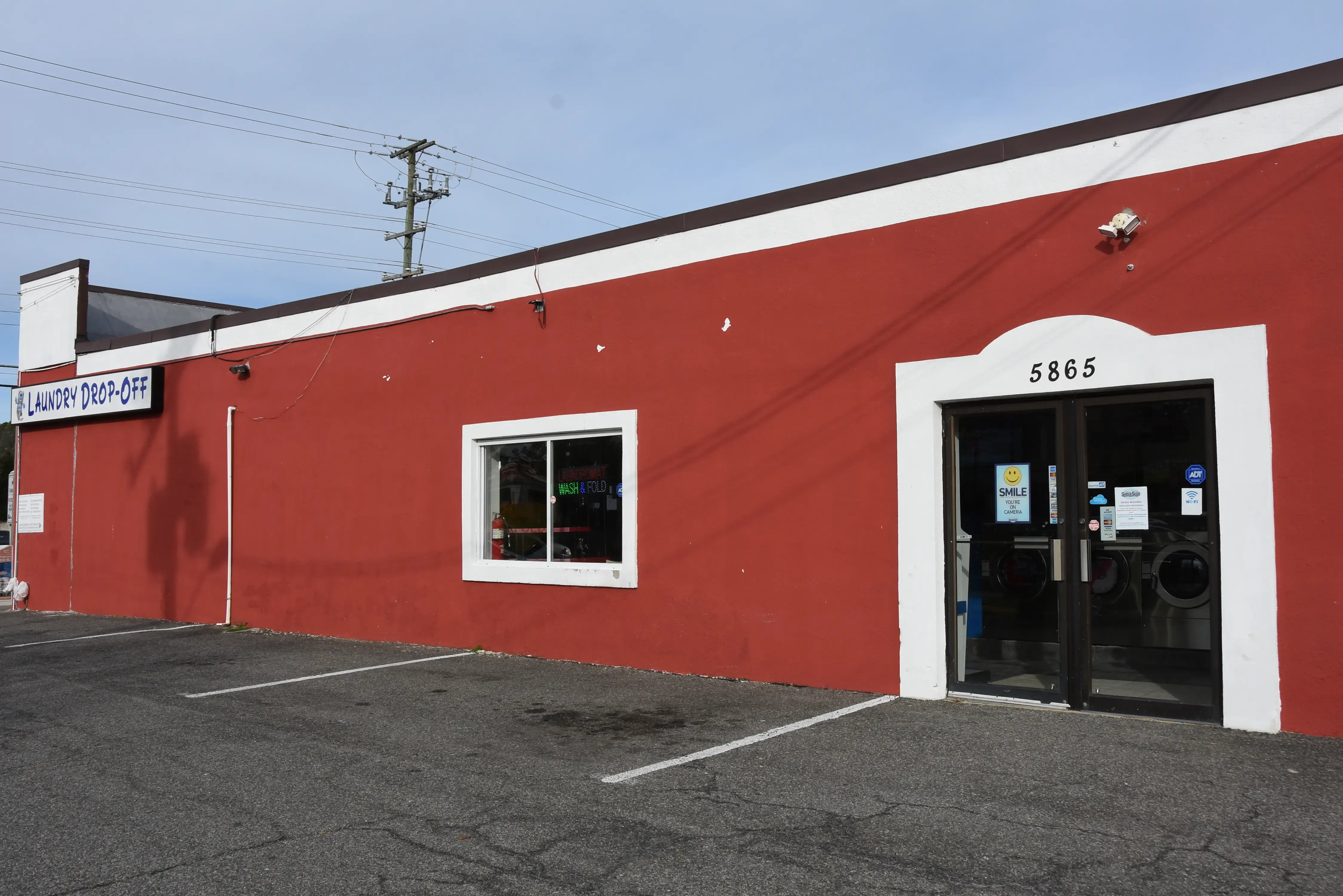 SuperSuds Laundromat - Image 5