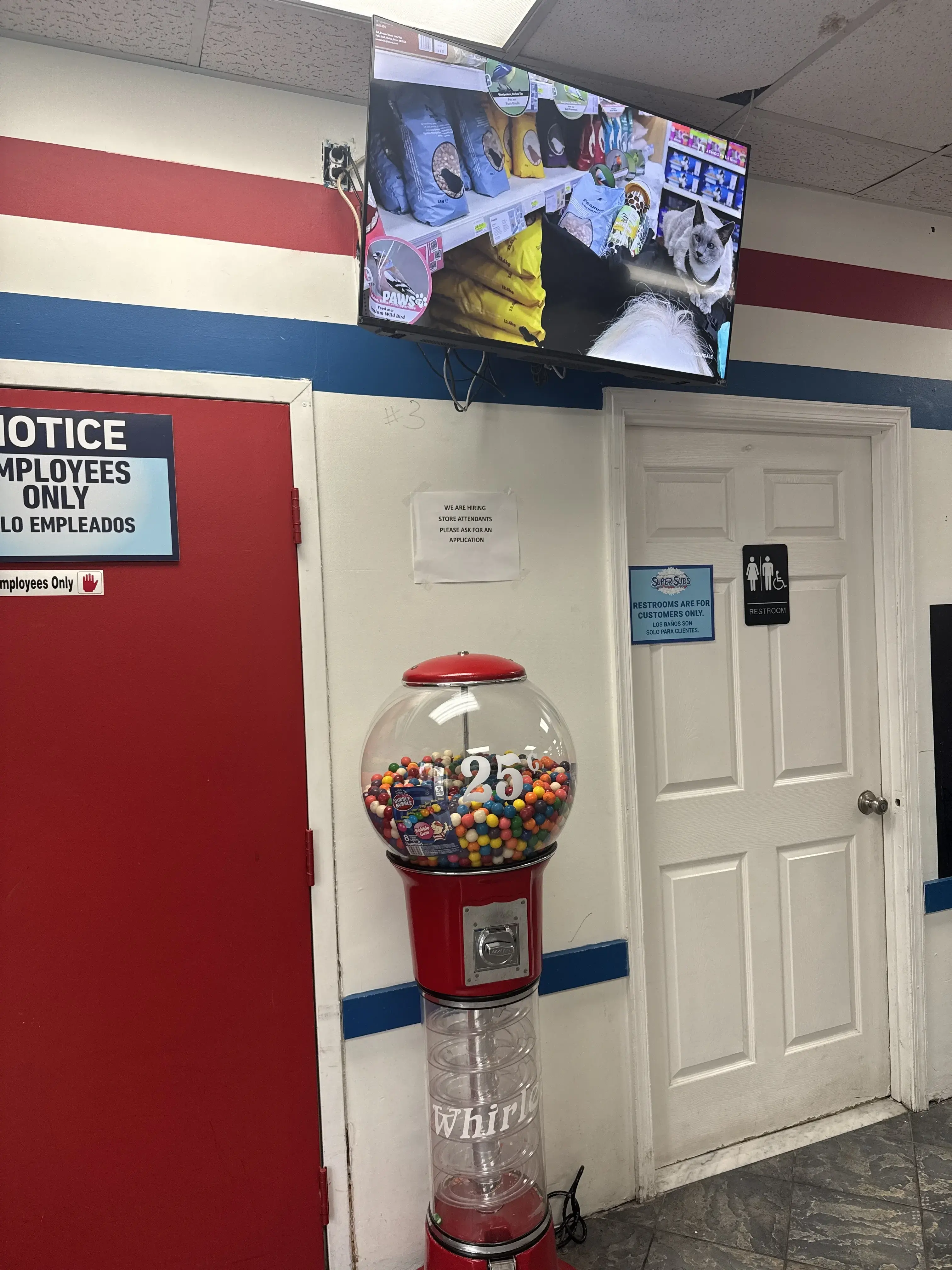 SuperSuds Laundromat - Image 15