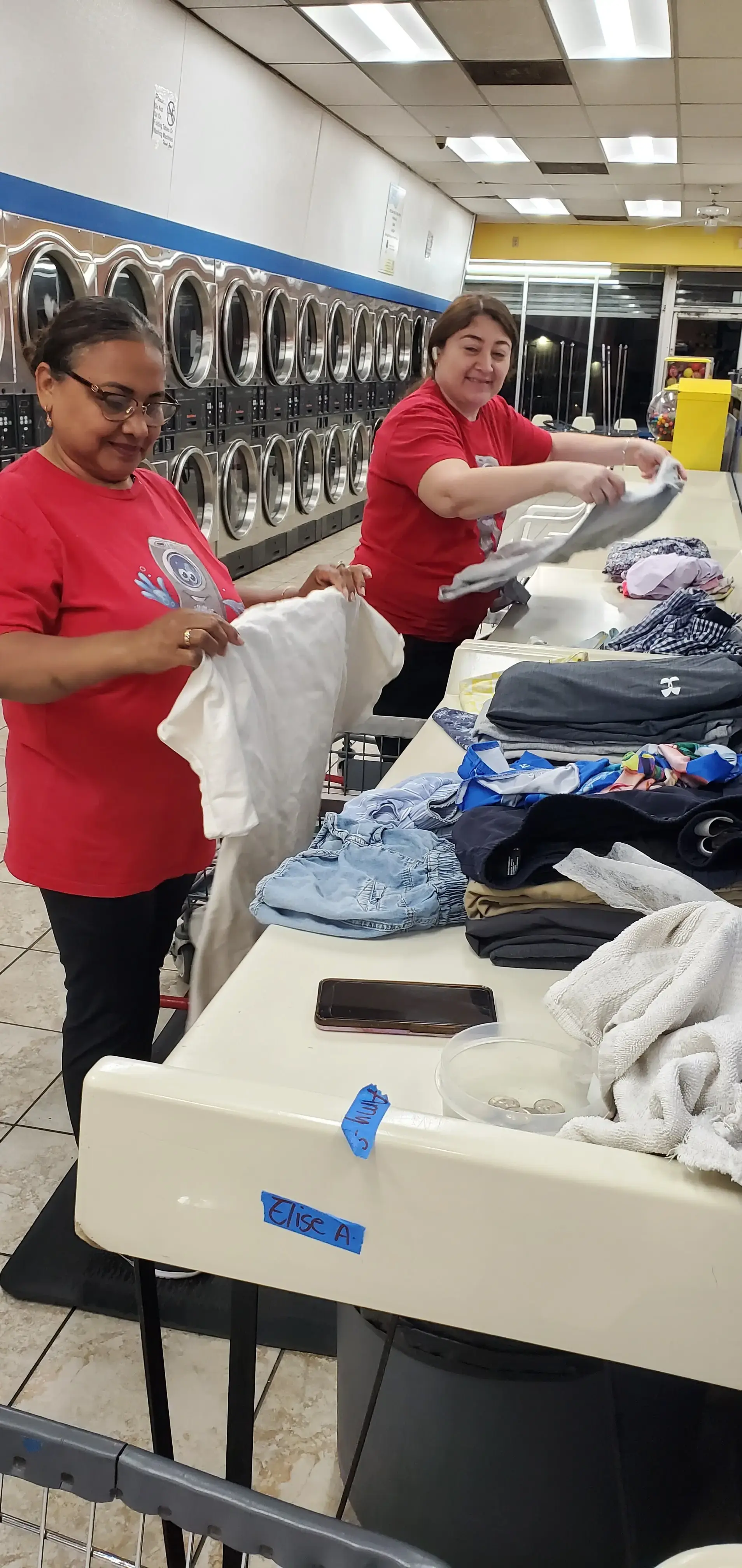SuperSuds Laundromat - Image 9