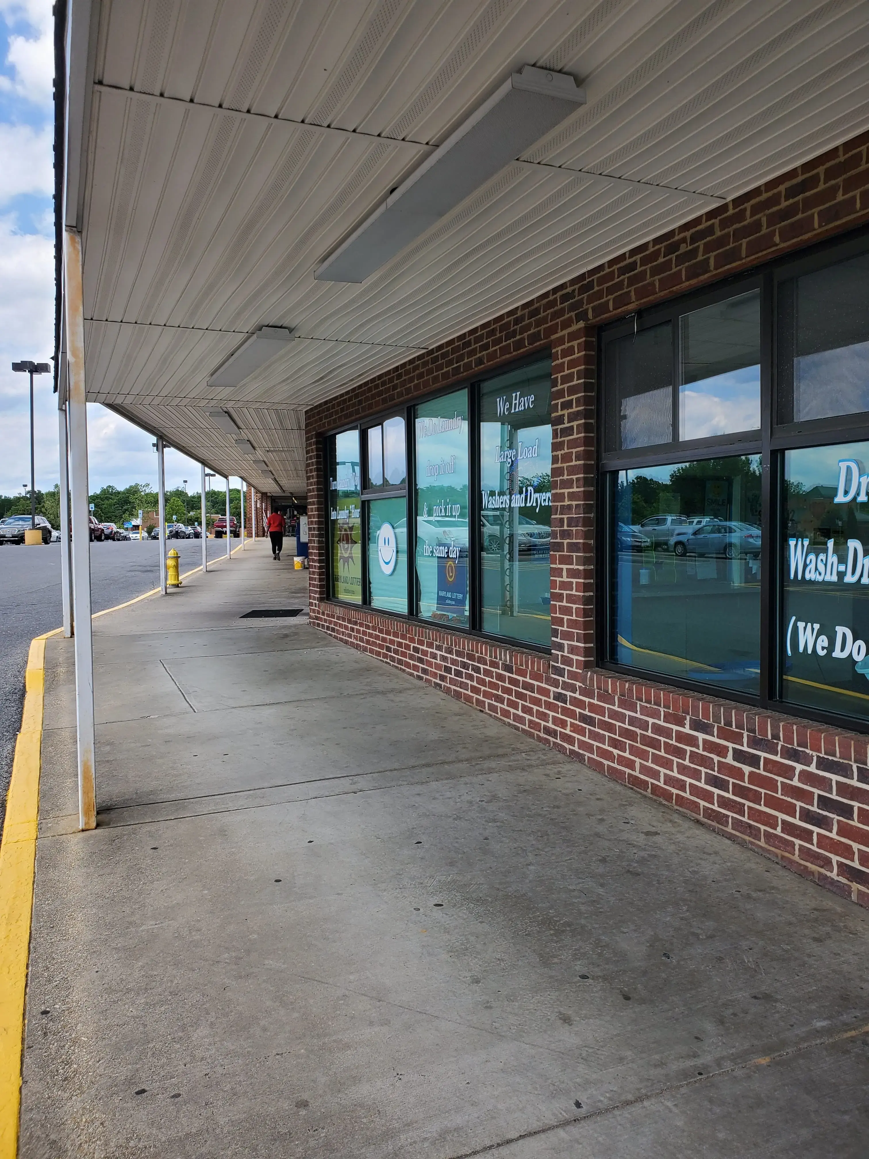 SuperSuds Laundromat - Image 9