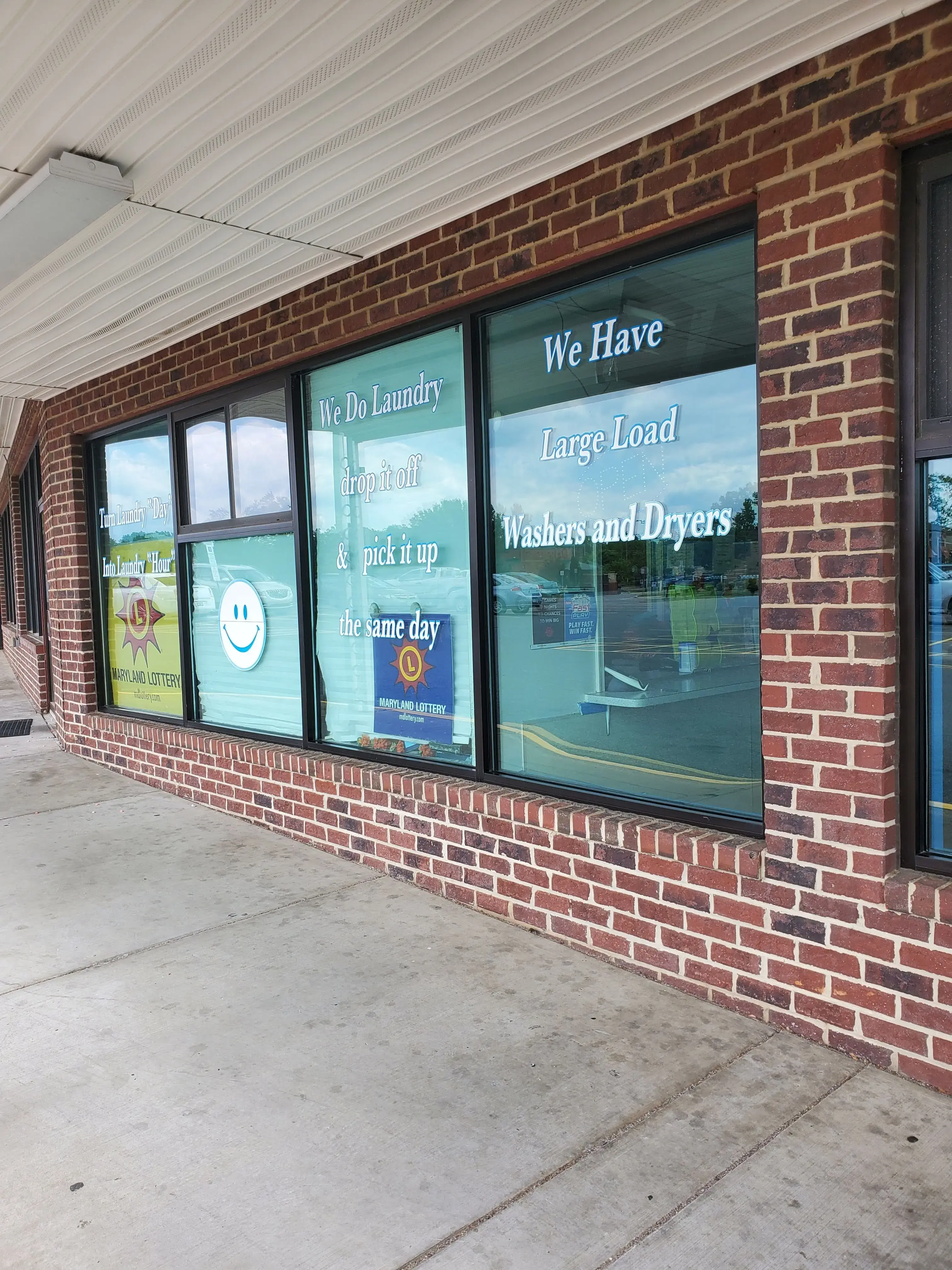 SuperSuds Laundromat - Image 4