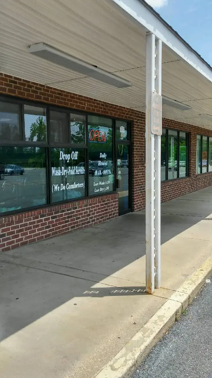 SuperSuds Laundromat - Image 12