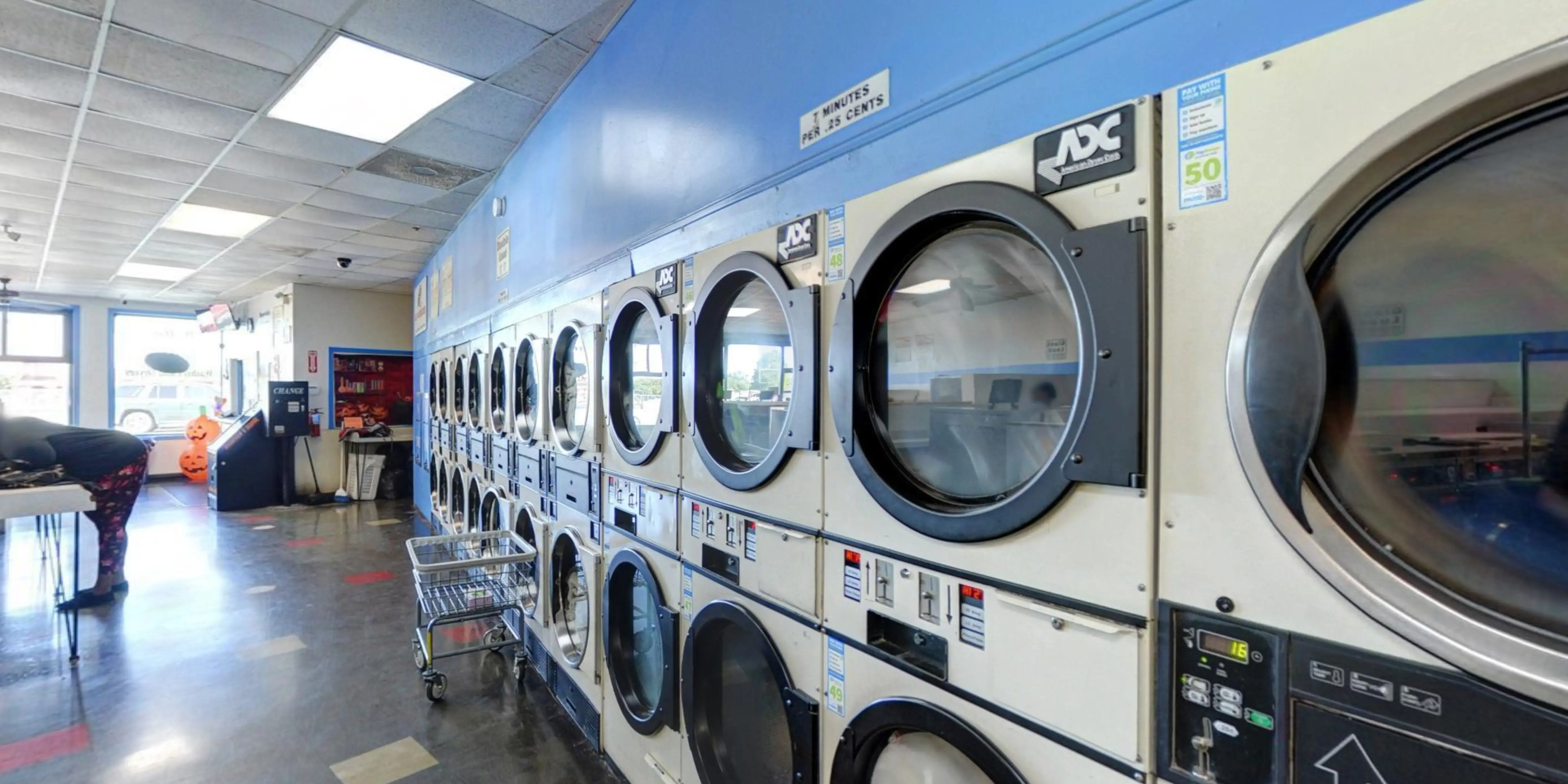 SuperSuds Laundromat - Image 11
