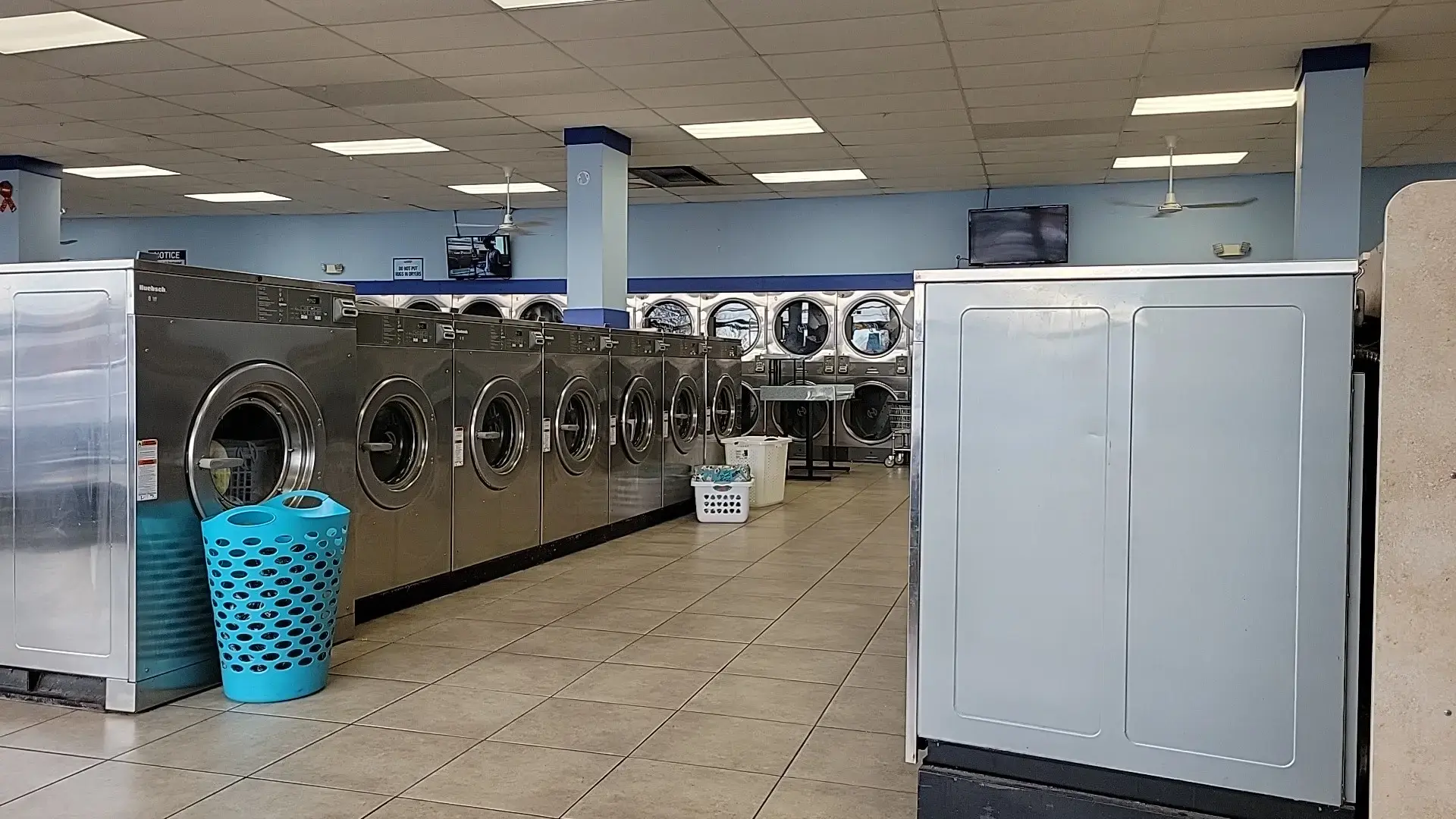 SuperSuds Laundromat location