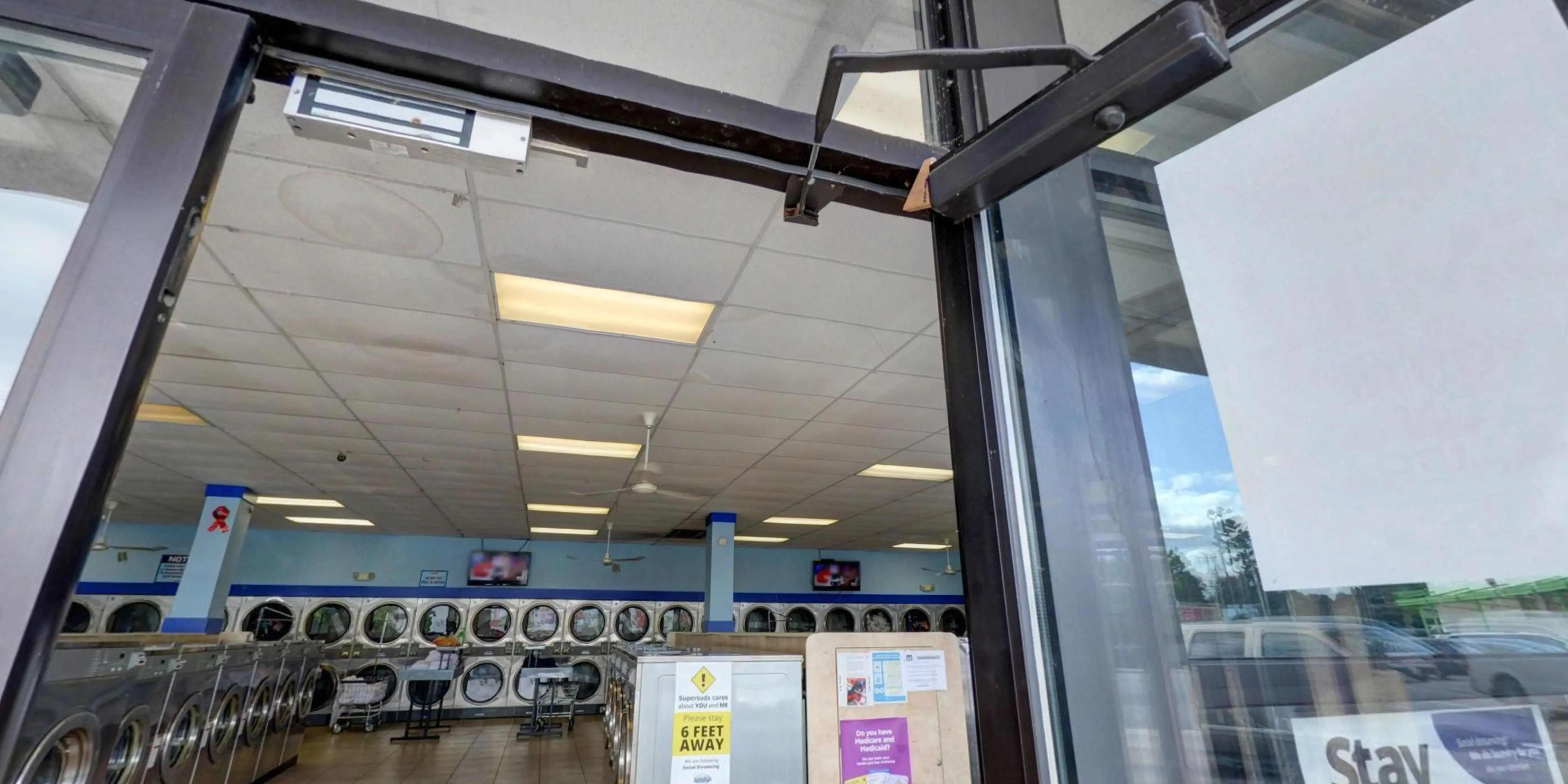 SuperSuds Laundromat - Image 7
