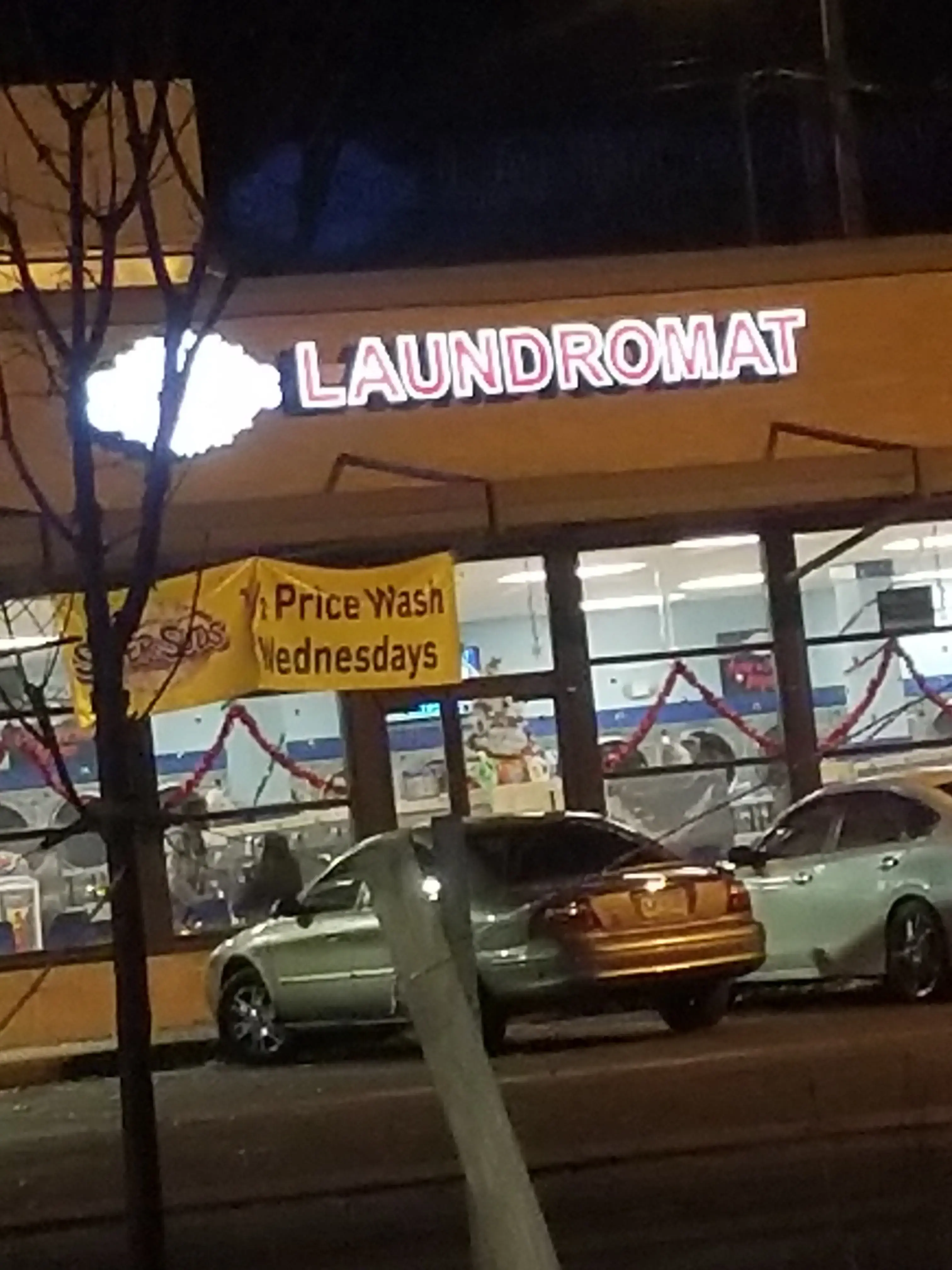 SuperSuds Laundromat - Image 16