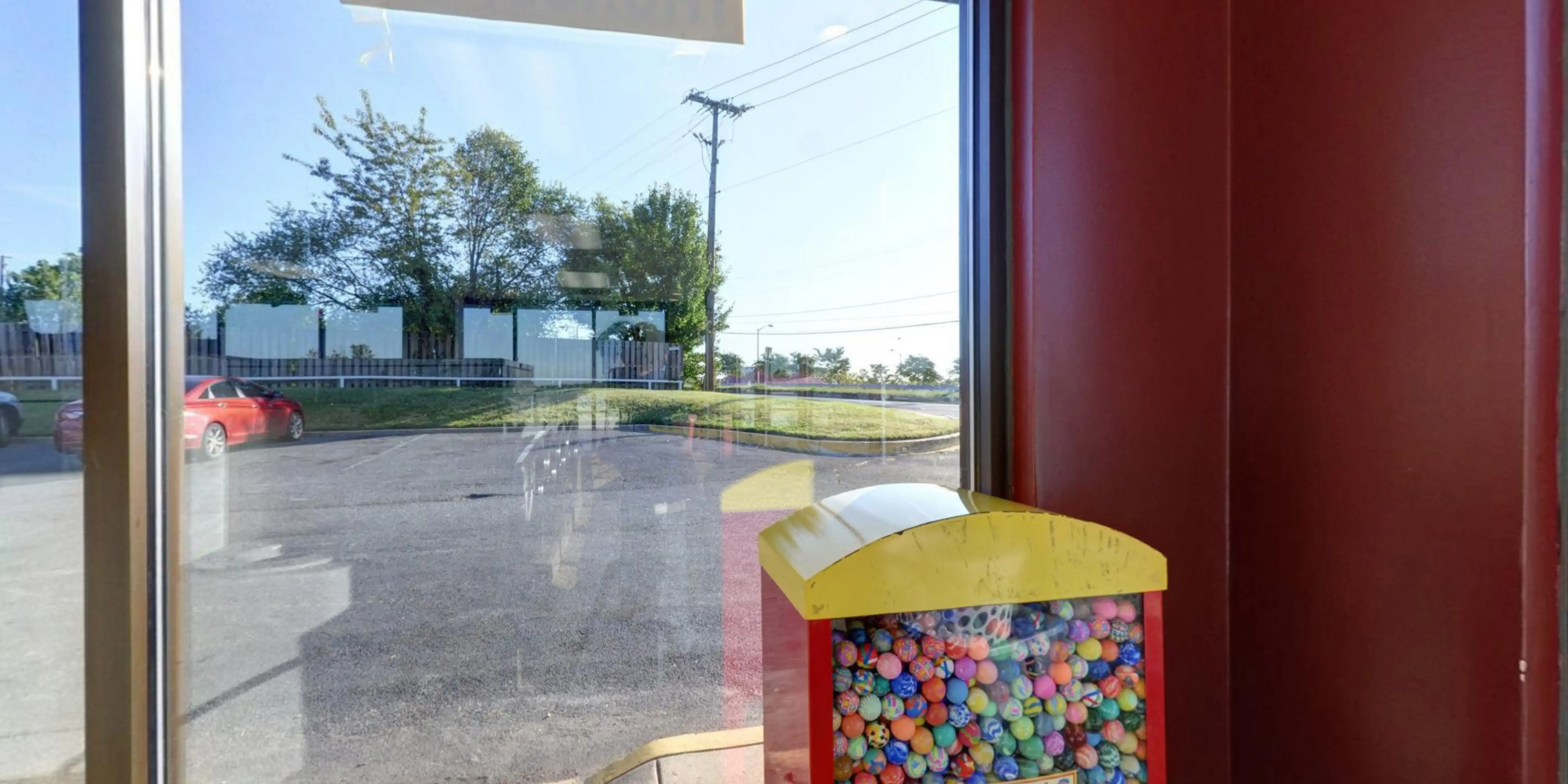 SuperSuds Laundromat - Image 14