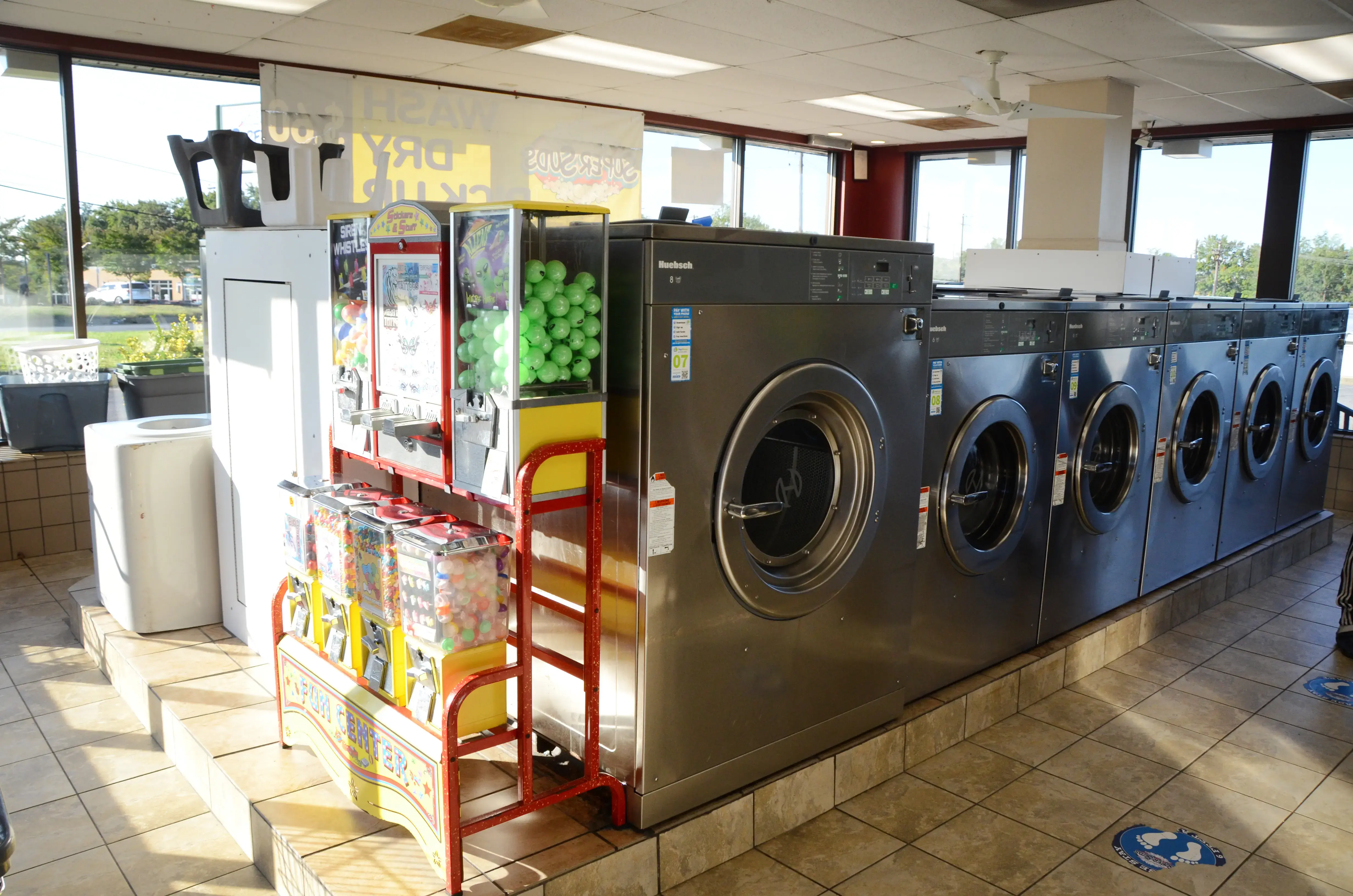 SuperSuds Laundromat - Image 1