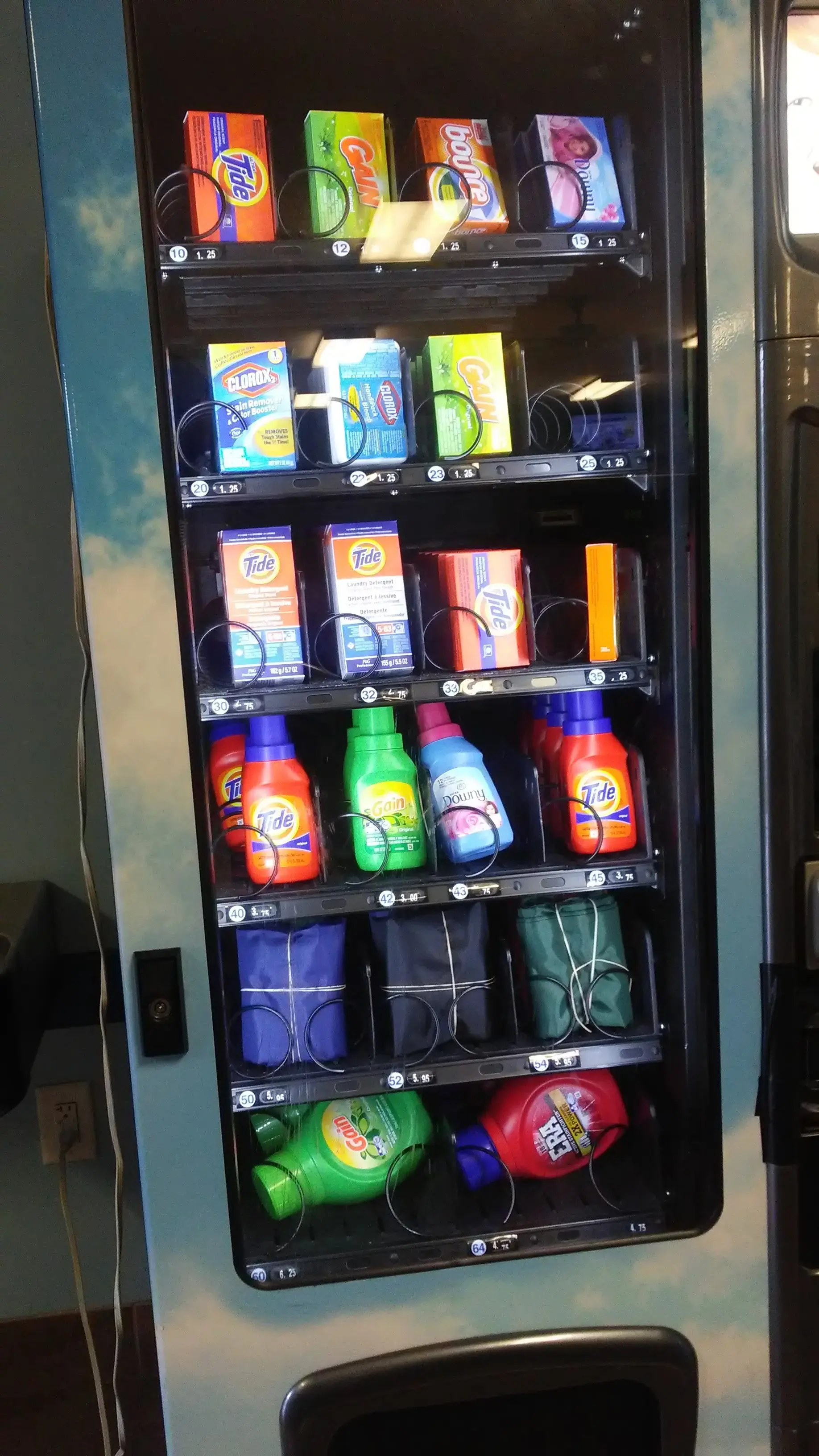 SuperSuds Laundromat - Image 6